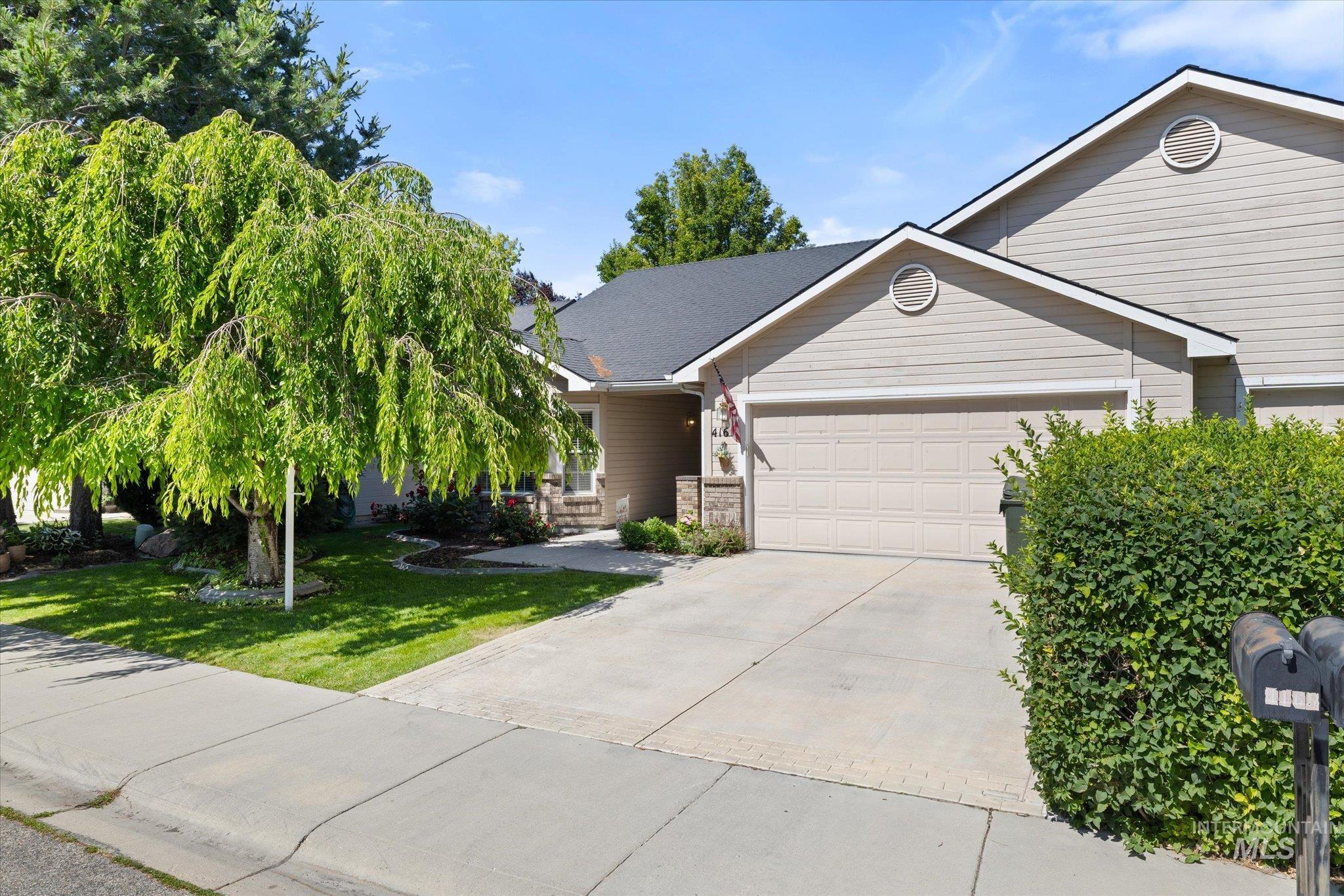 4165 W Daly Ln Property Photo 1