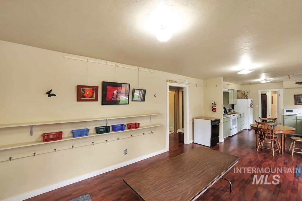 629 Thompson Ave. Property Photo 11