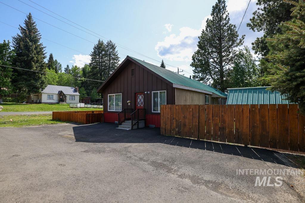 629 Thompson Ave. Property Photo 15