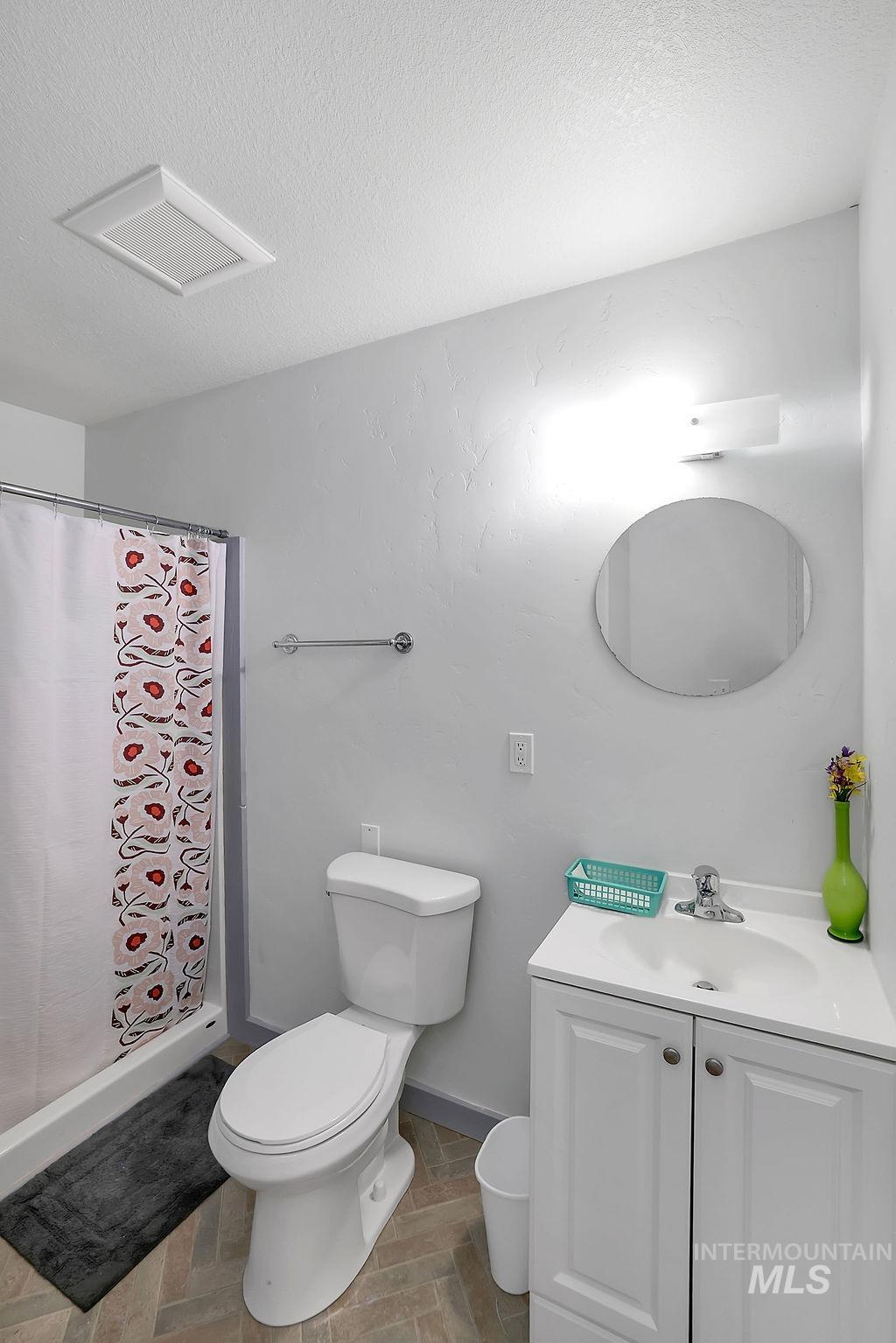 629 Thompson Ave. Property Photo 33