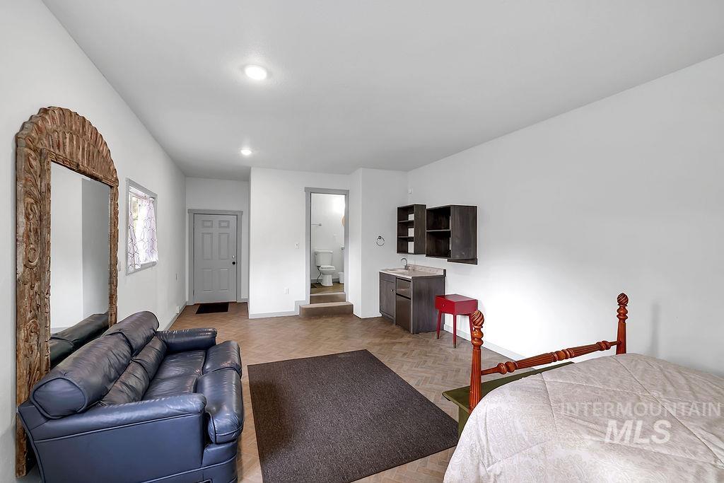 629 Thompson Ave. Property Photo 36