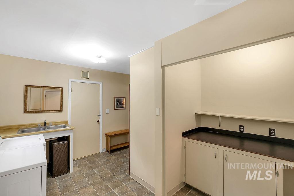 629 Thompson Ave. Property Photo 40