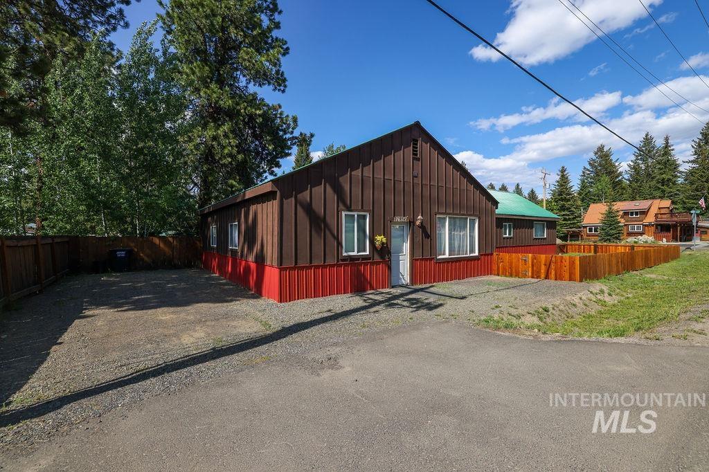 629 Thompson Ave. Property Photo 43