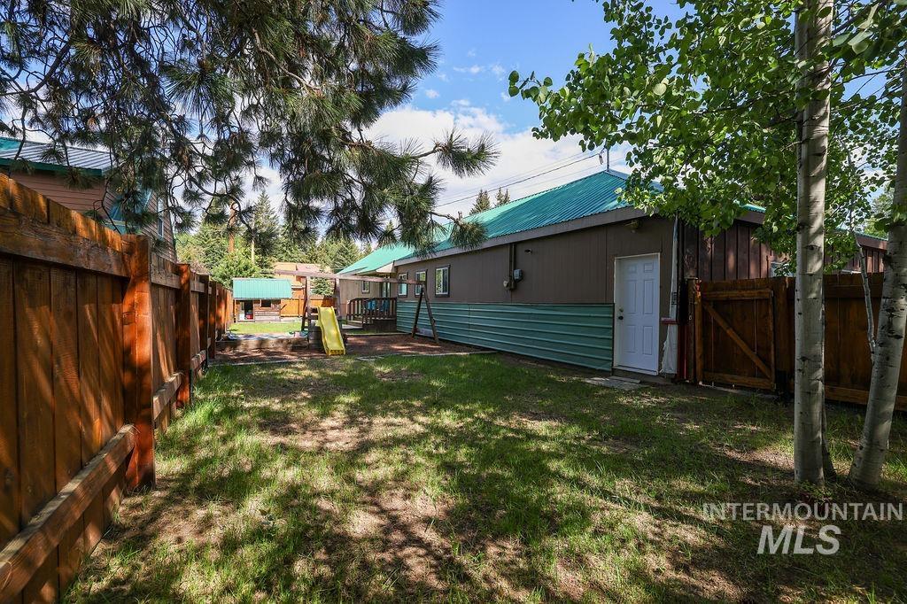 629 Thompson Ave. Property Photo 46