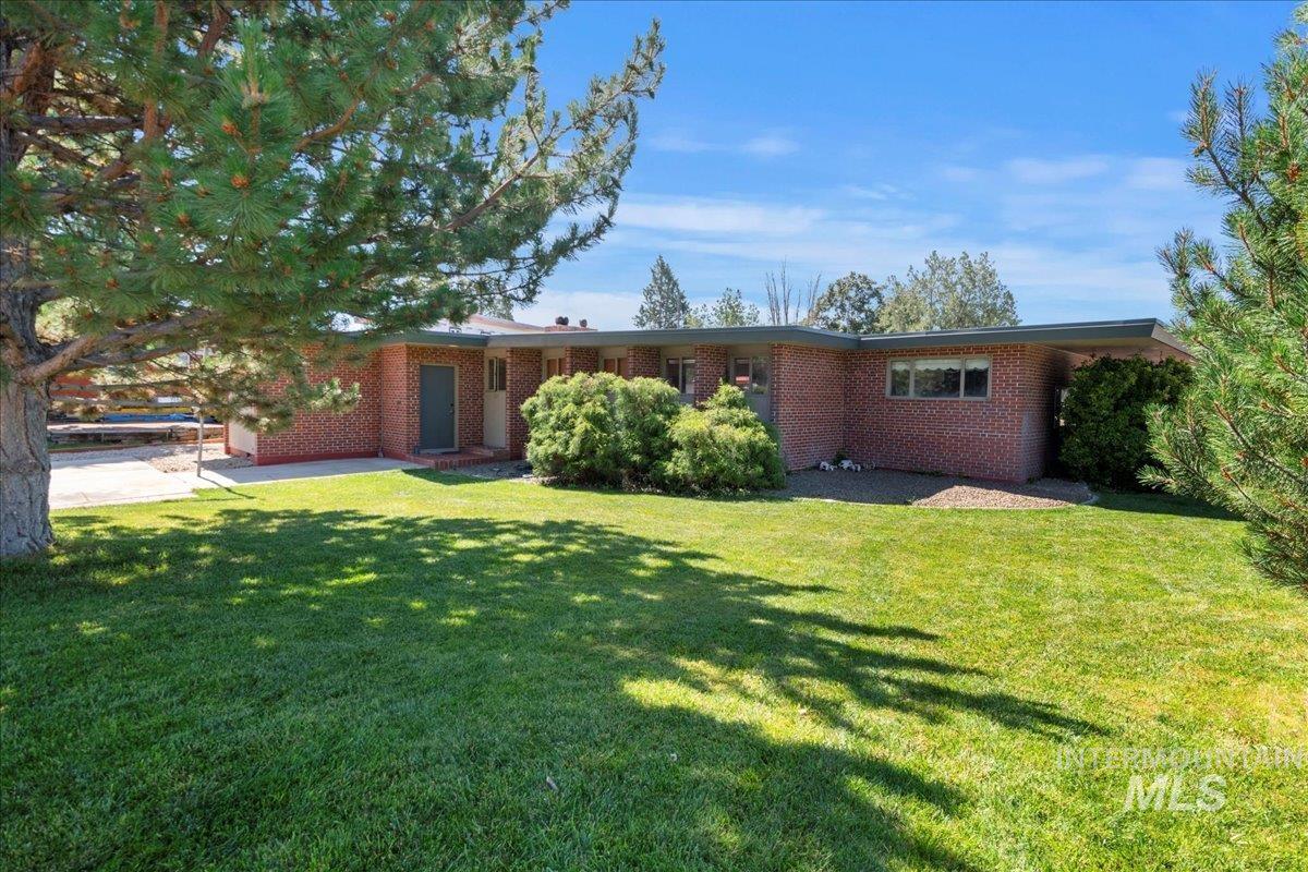 335 W Lincoln Property Photo 1