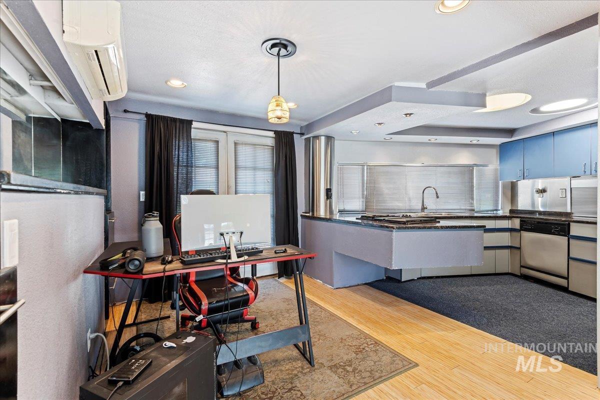 335 W Lincoln Property Photo 14