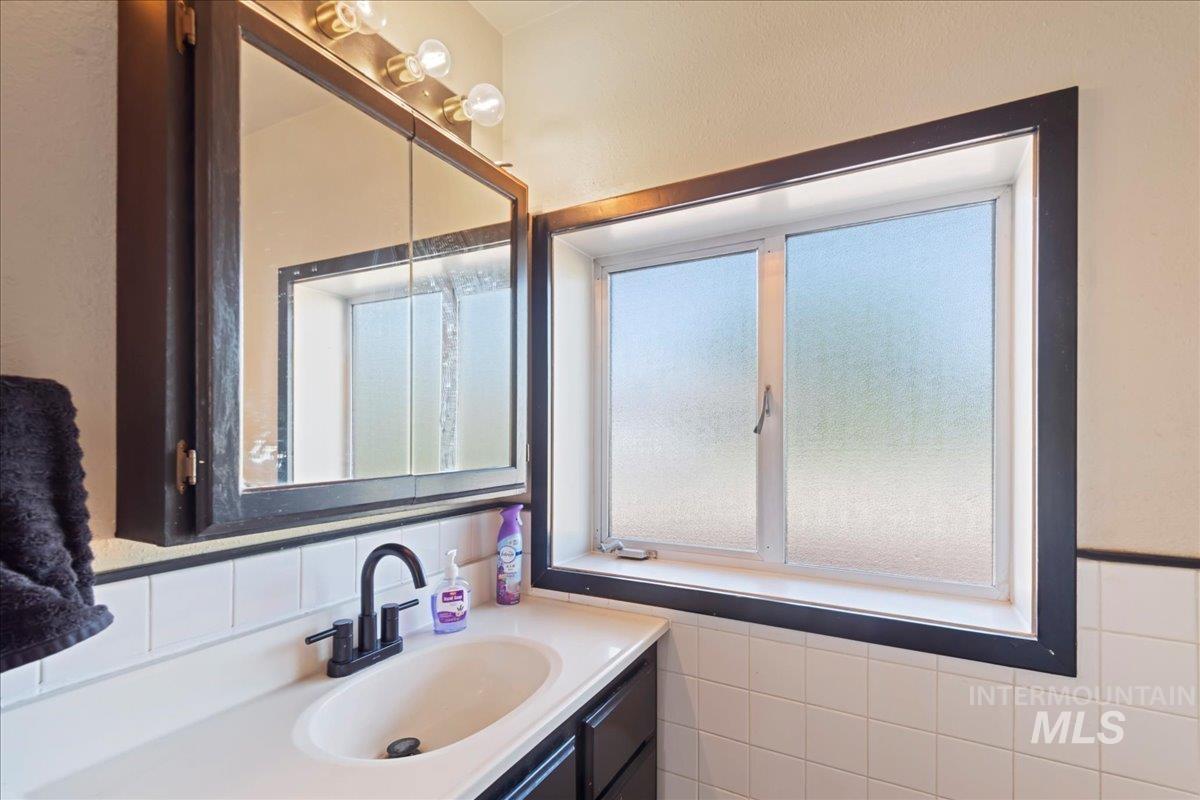 335 W Lincoln Property Photo 25