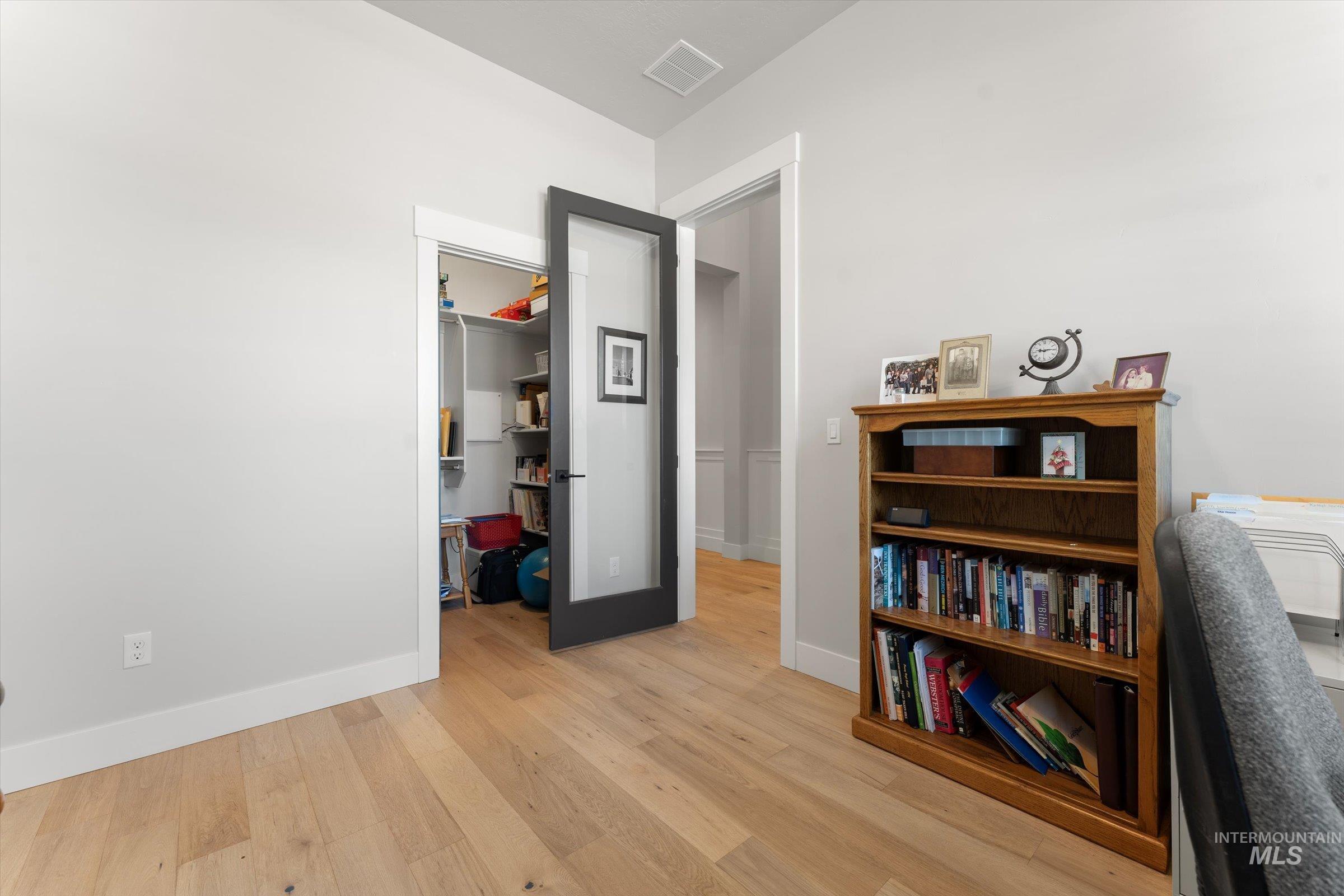 4337 W Ravenna St Property Photo 6