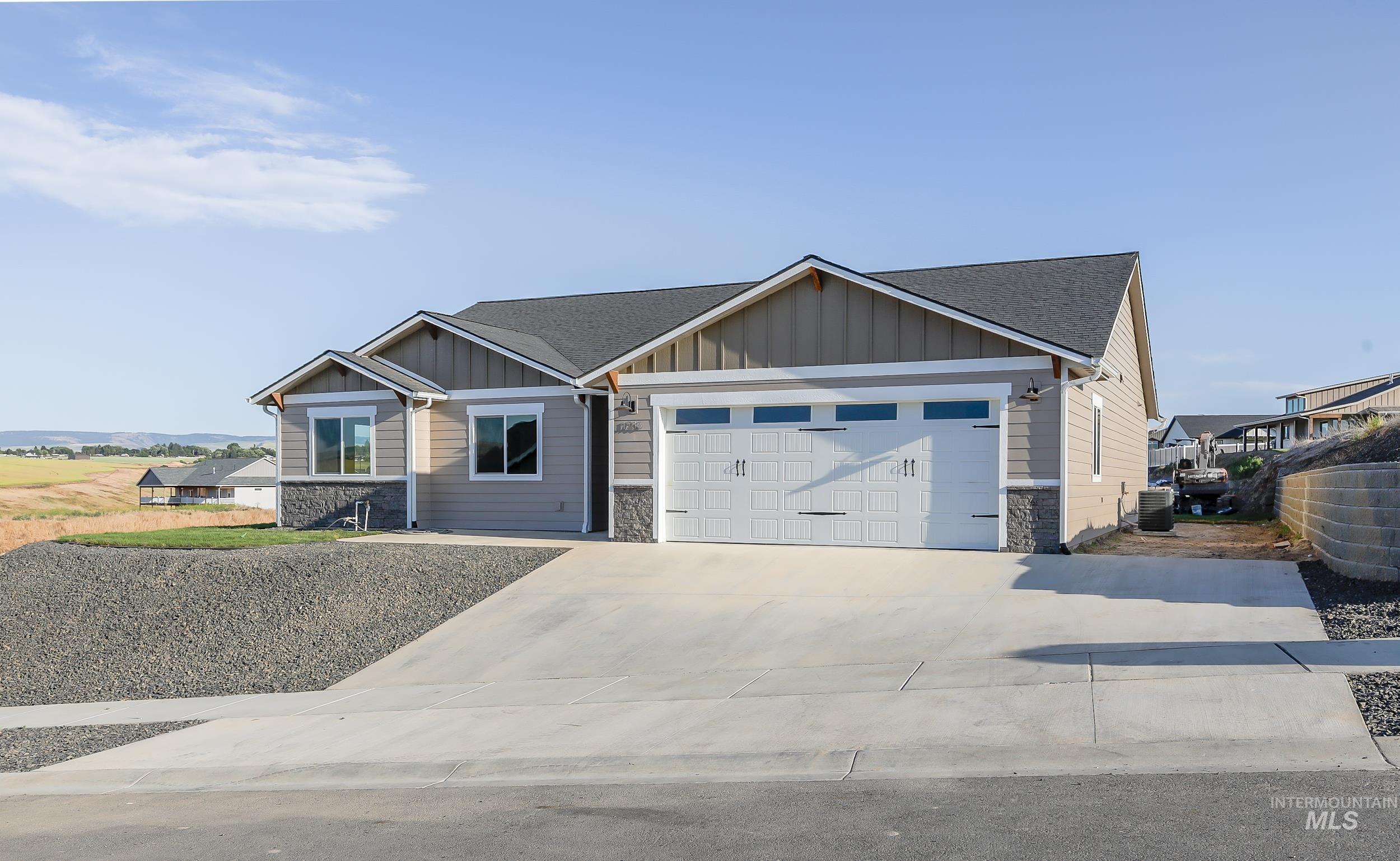 1736 Golden Hills Dr Property Photo 2