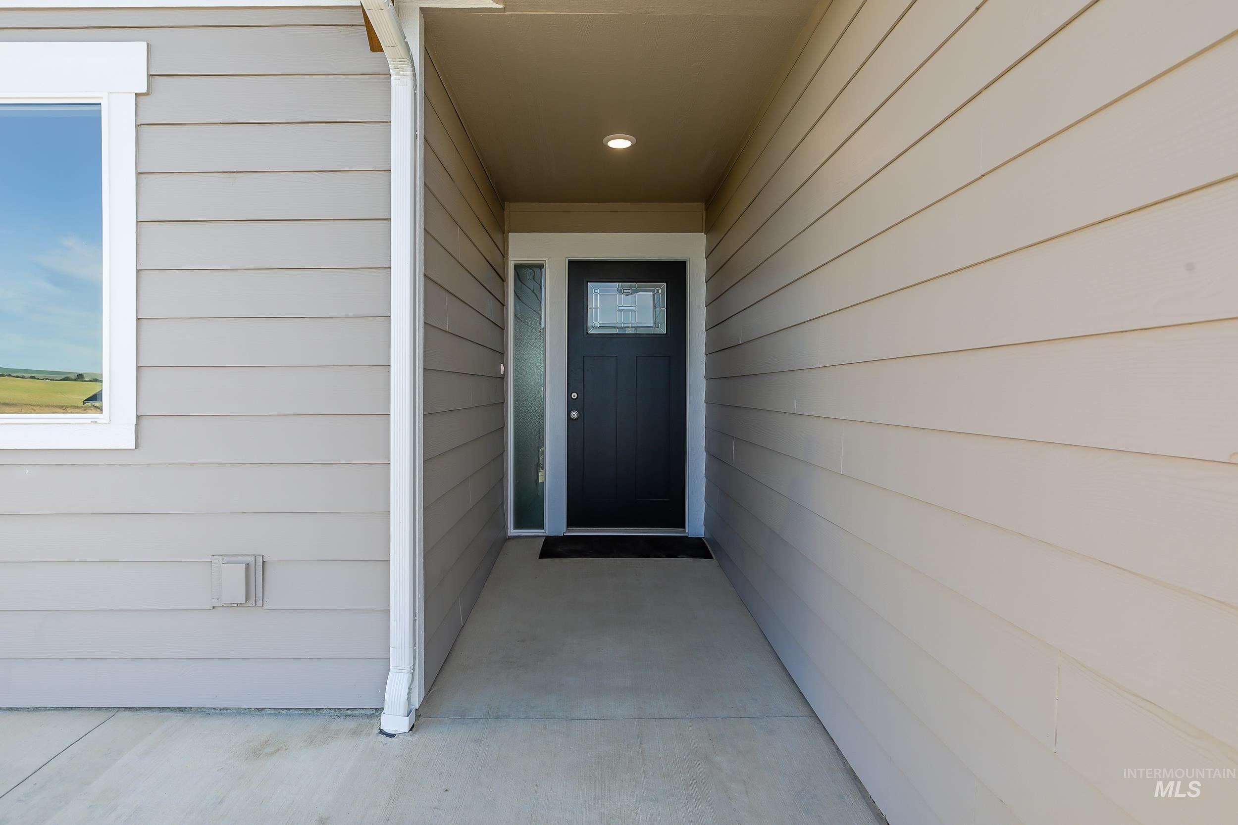 1736 Golden Hills Dr Property Photo 4