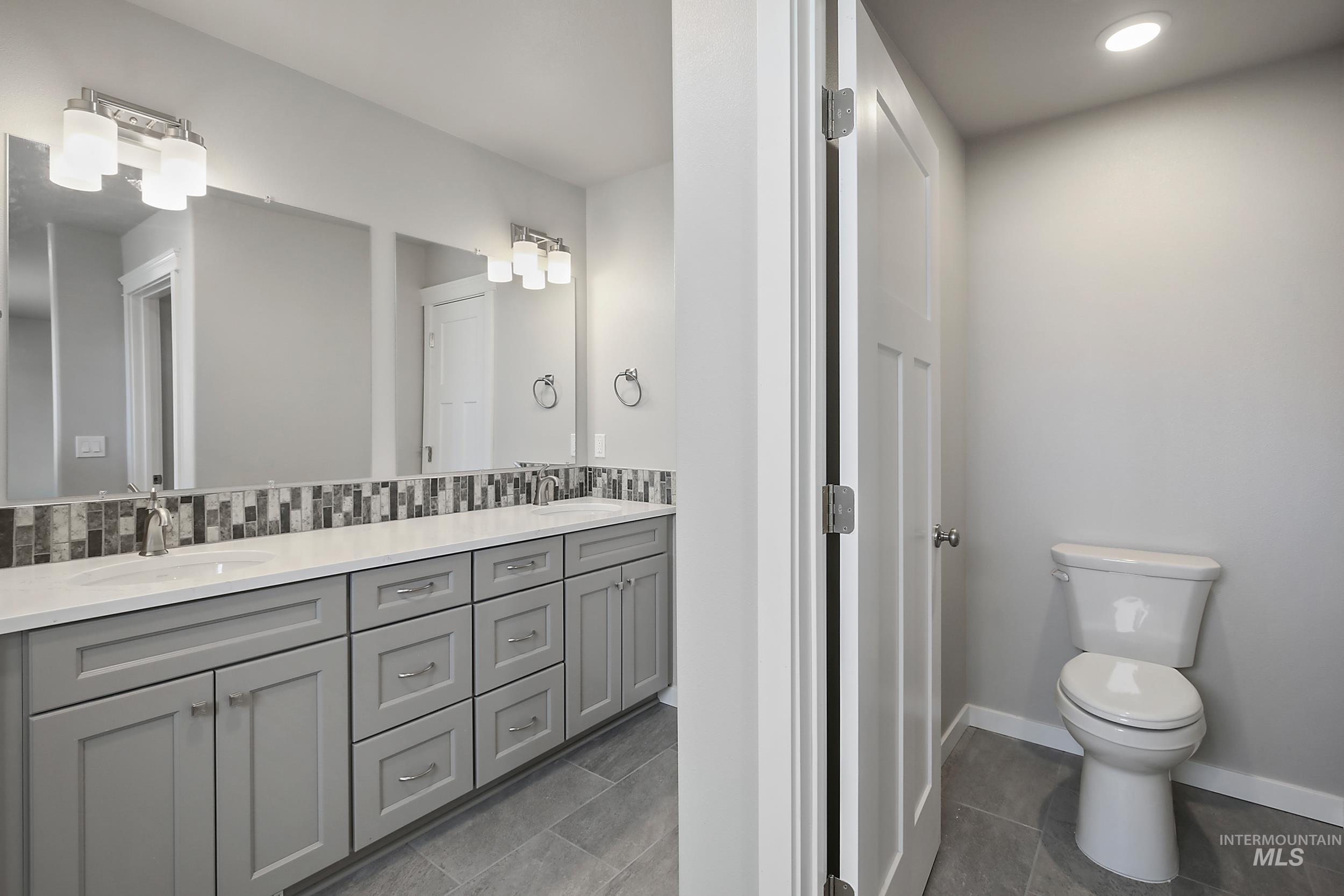 1736 Golden Hills Dr Property Photo 27