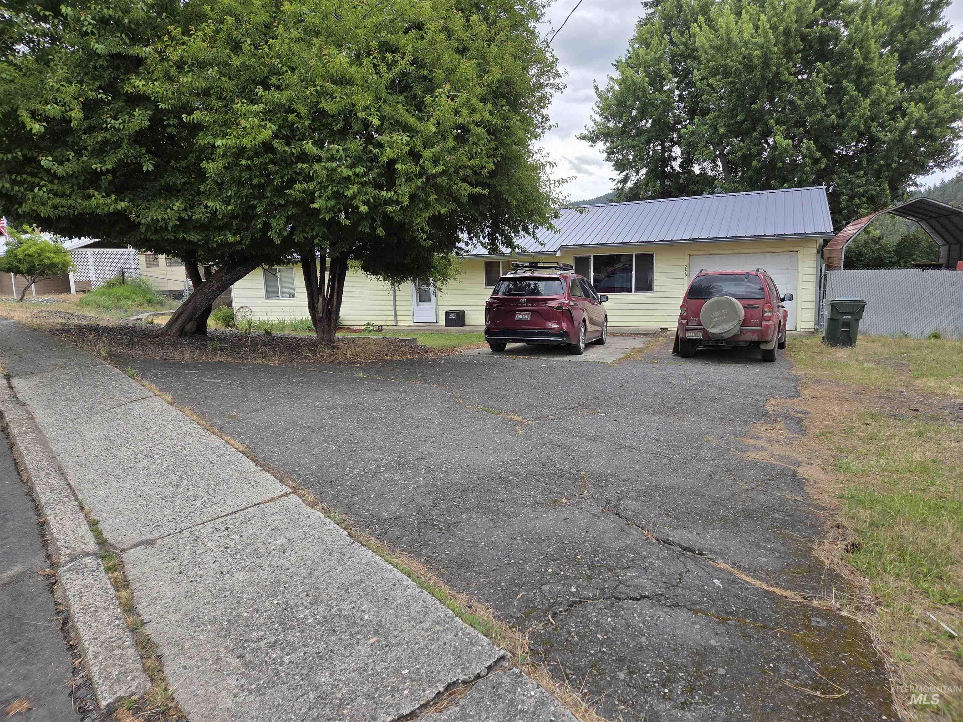 256 Shasta Circle Property Photo 3