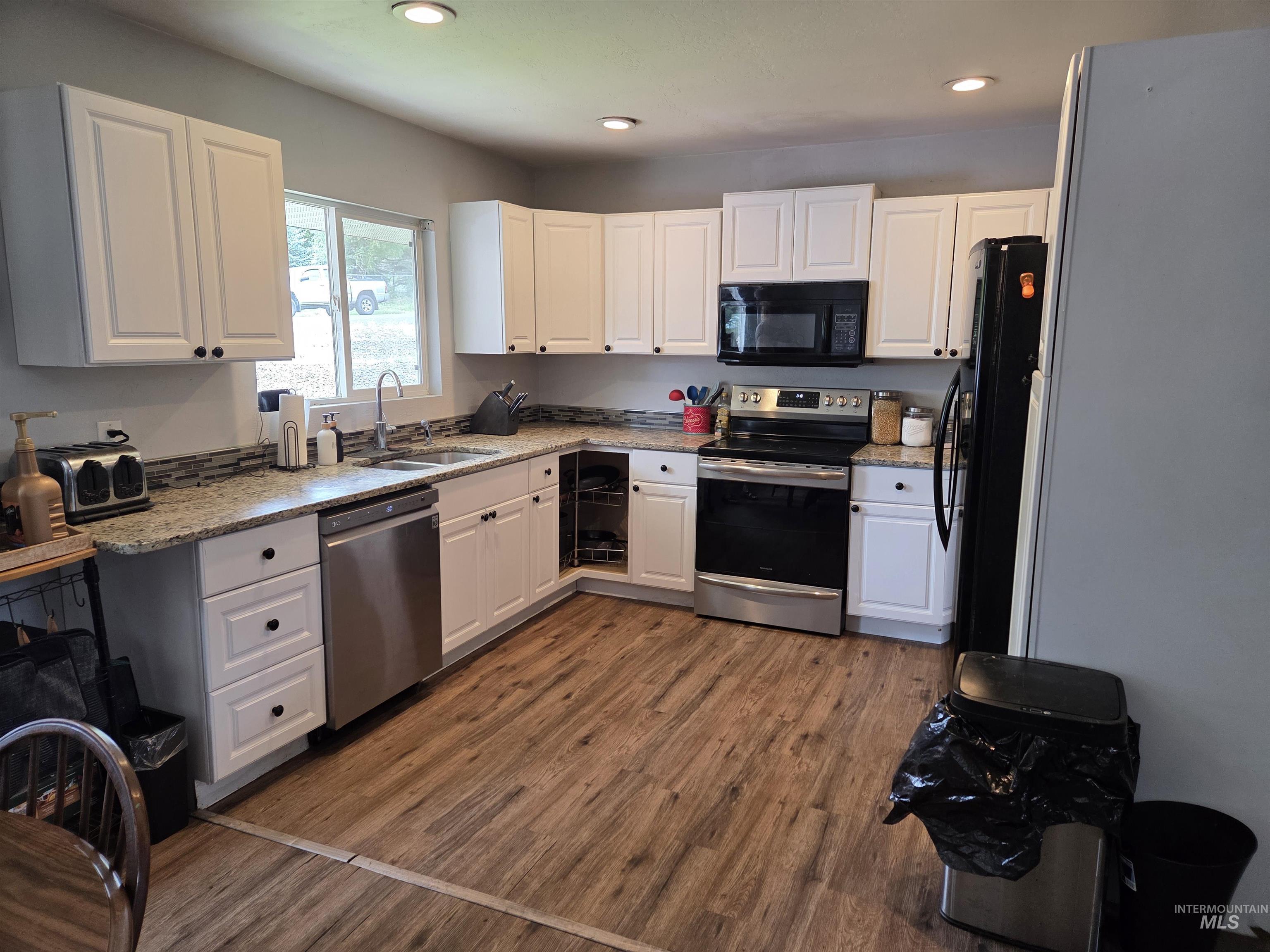 256 Shasta Circle Property Photo 8