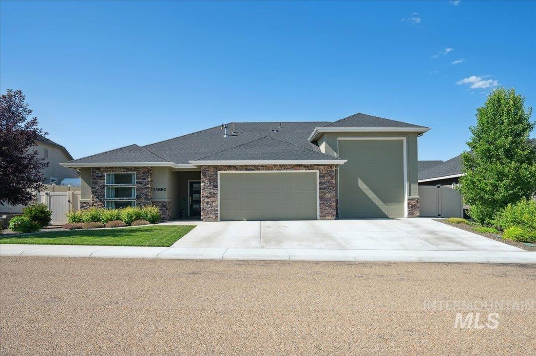 13880 Dominari Street Property Photo 1