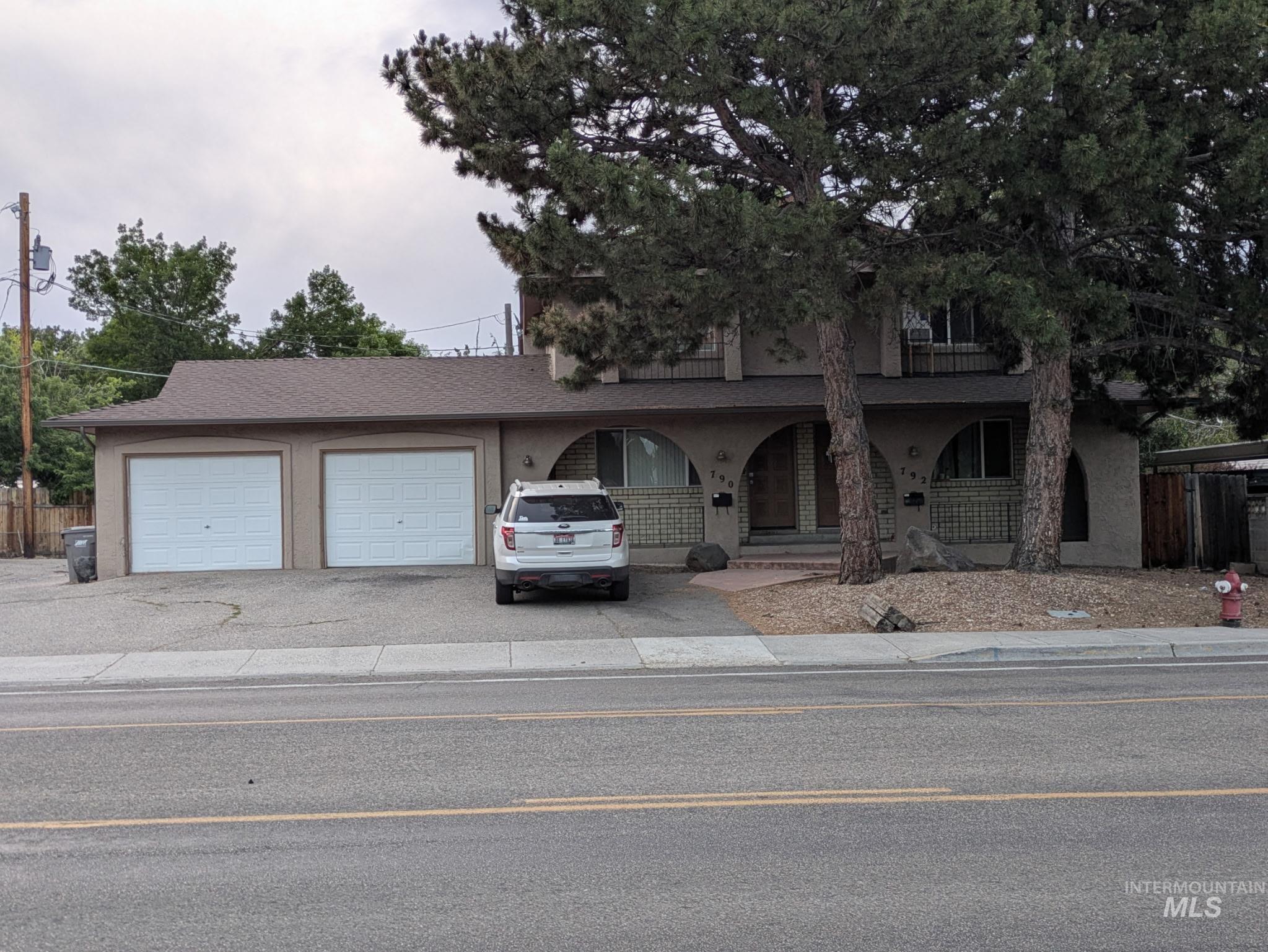 790 - 792 S Curtis Property Photo 1