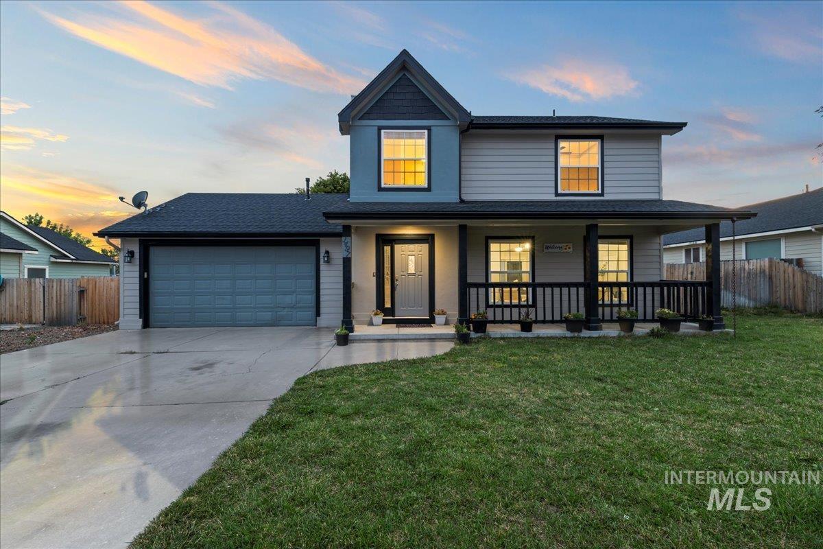 1497 Ne Cinder Loop Property Photo 1