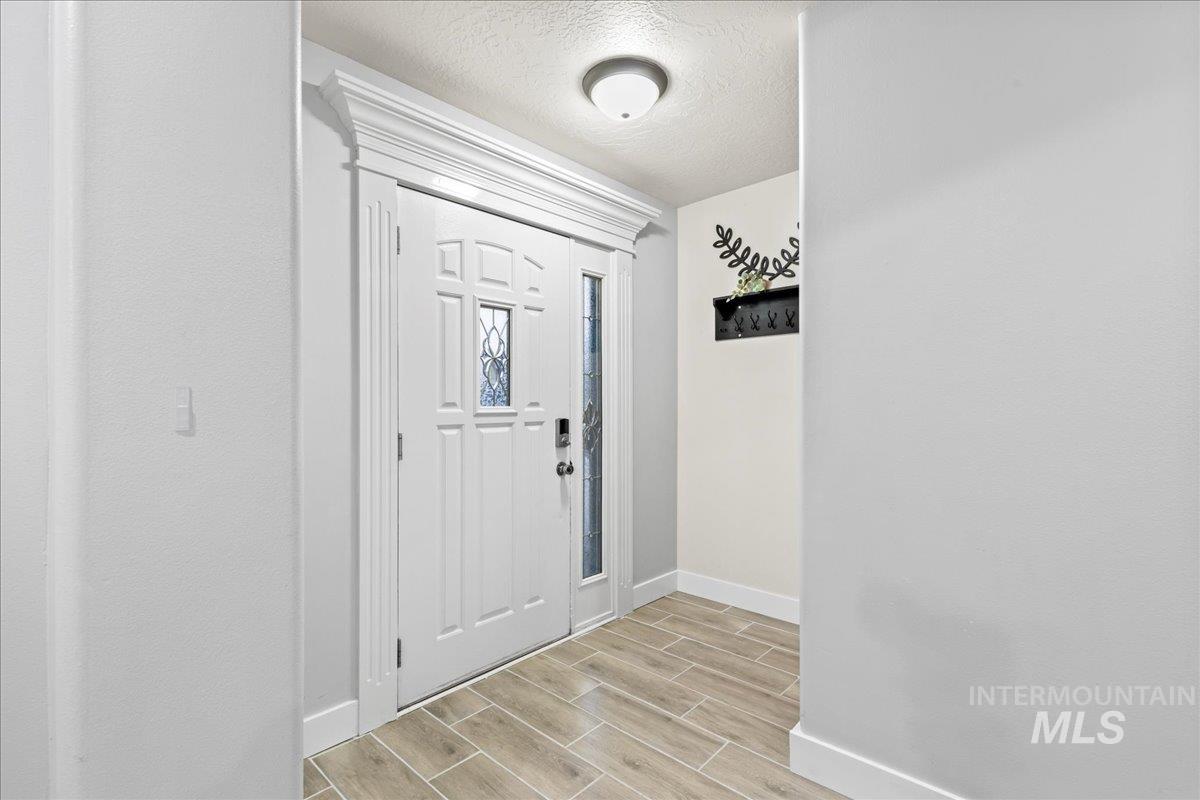 1497 Ne Cinder Loop Property Photo 3