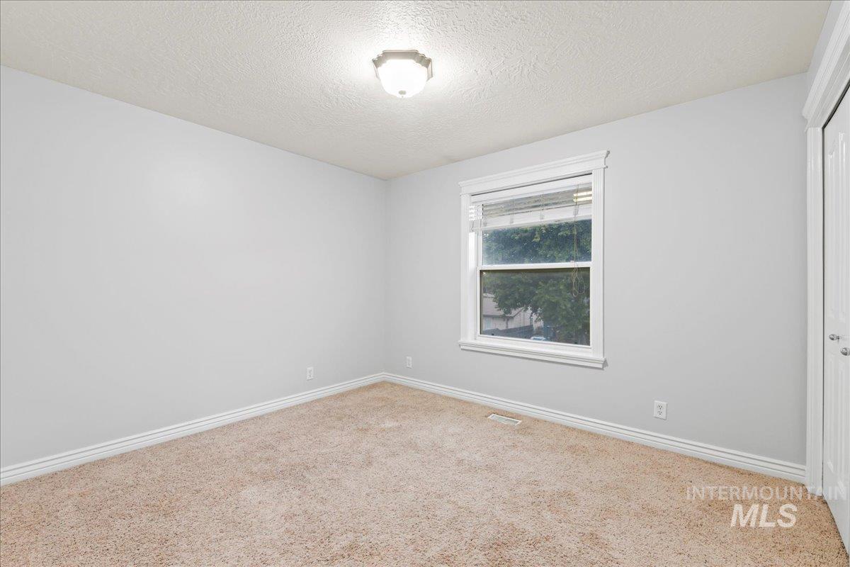 1497 Ne Cinder Loop Property Photo 27