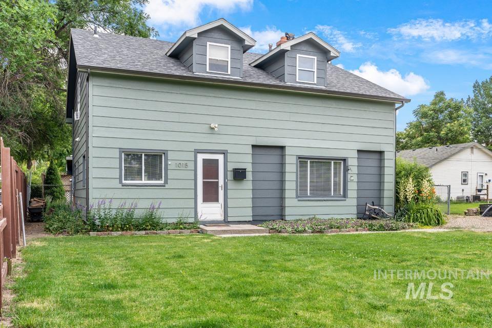 1015 E Park