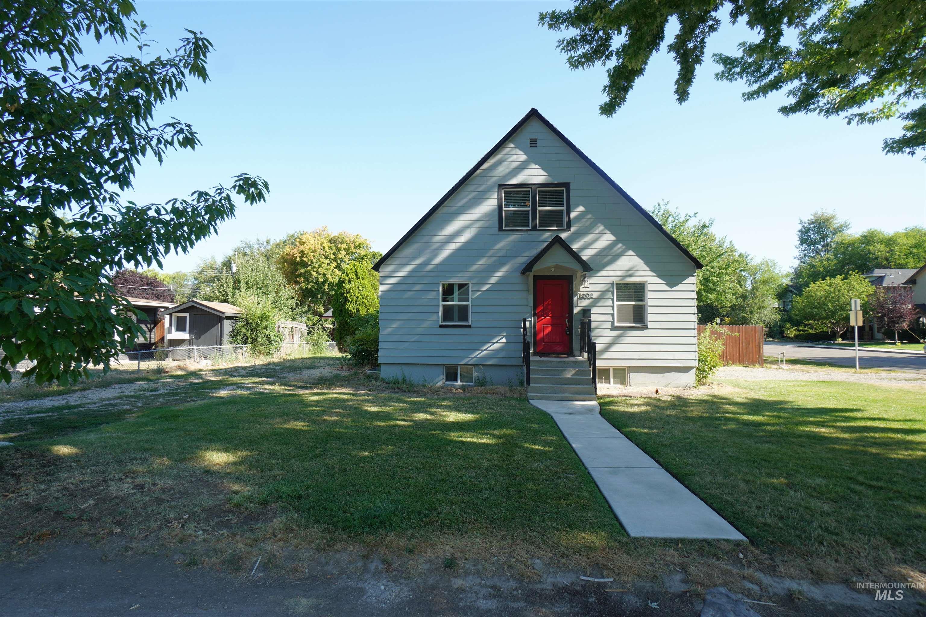 1202 W Hale St Property Photo 1