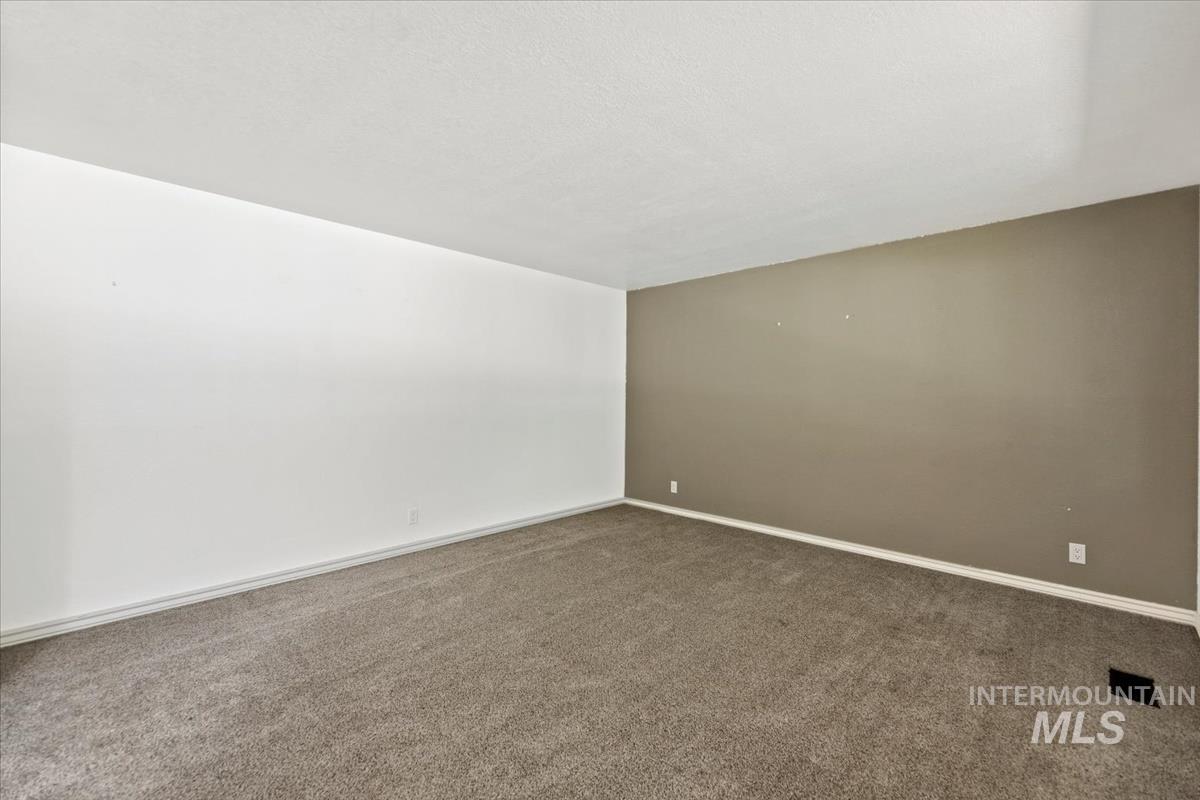 11337 W Tioga St Property Photo 4