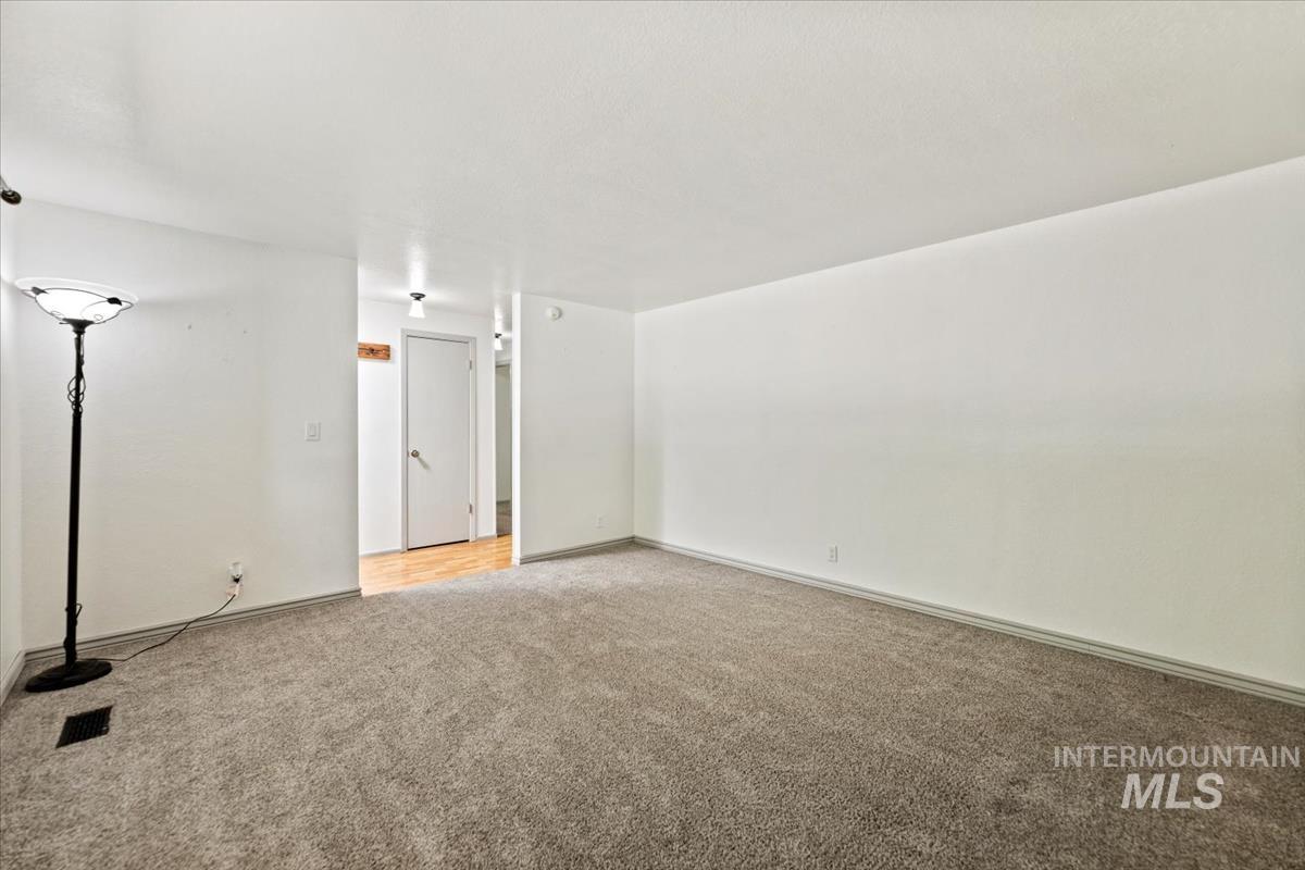 11337 W Tioga St Property Photo 5