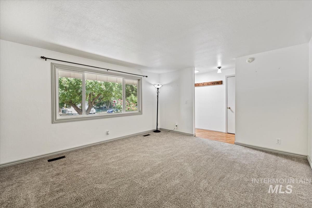 11337 W Tioga St Property Photo 6