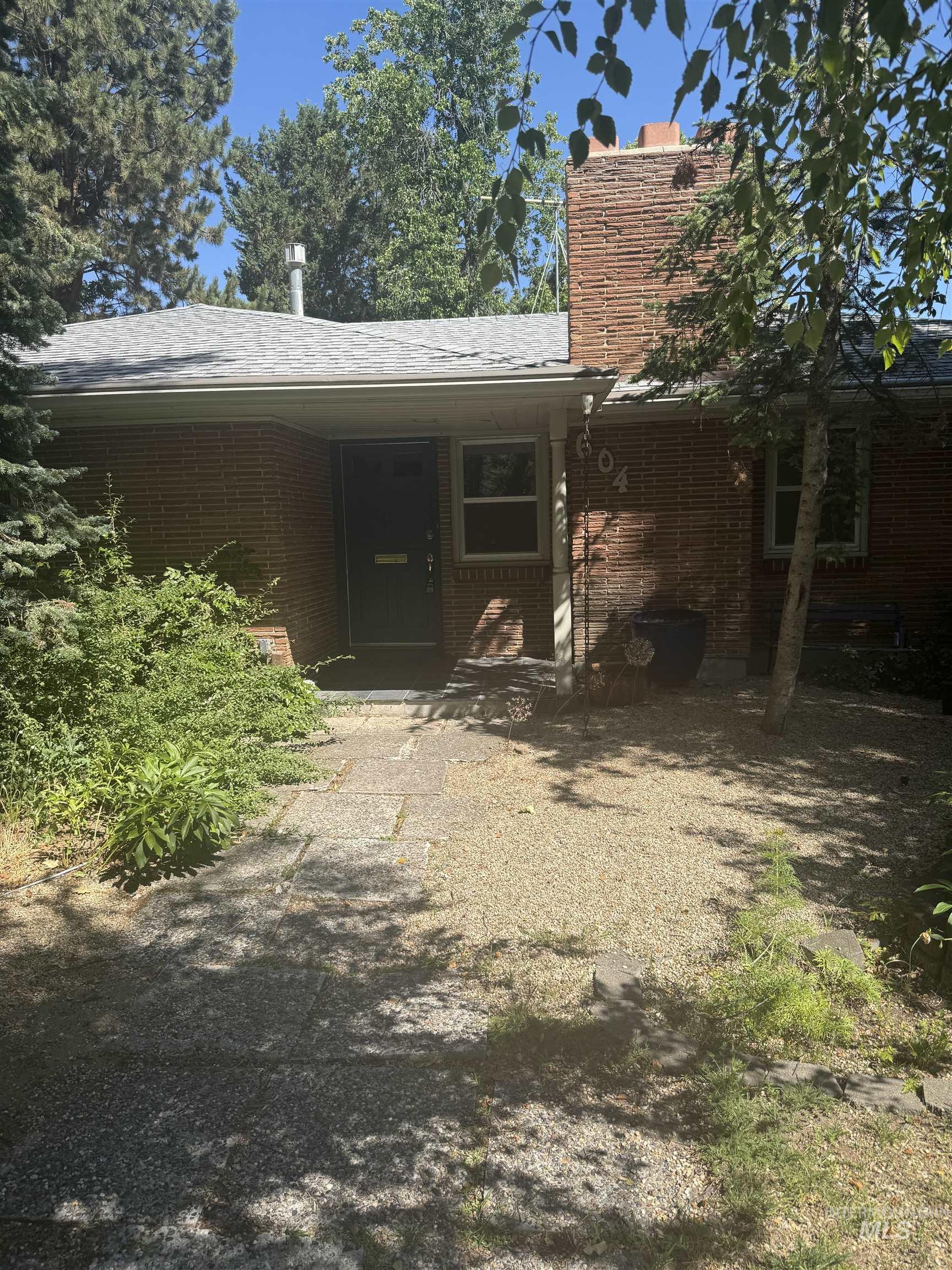 604 N Walnut Property Photo 1
