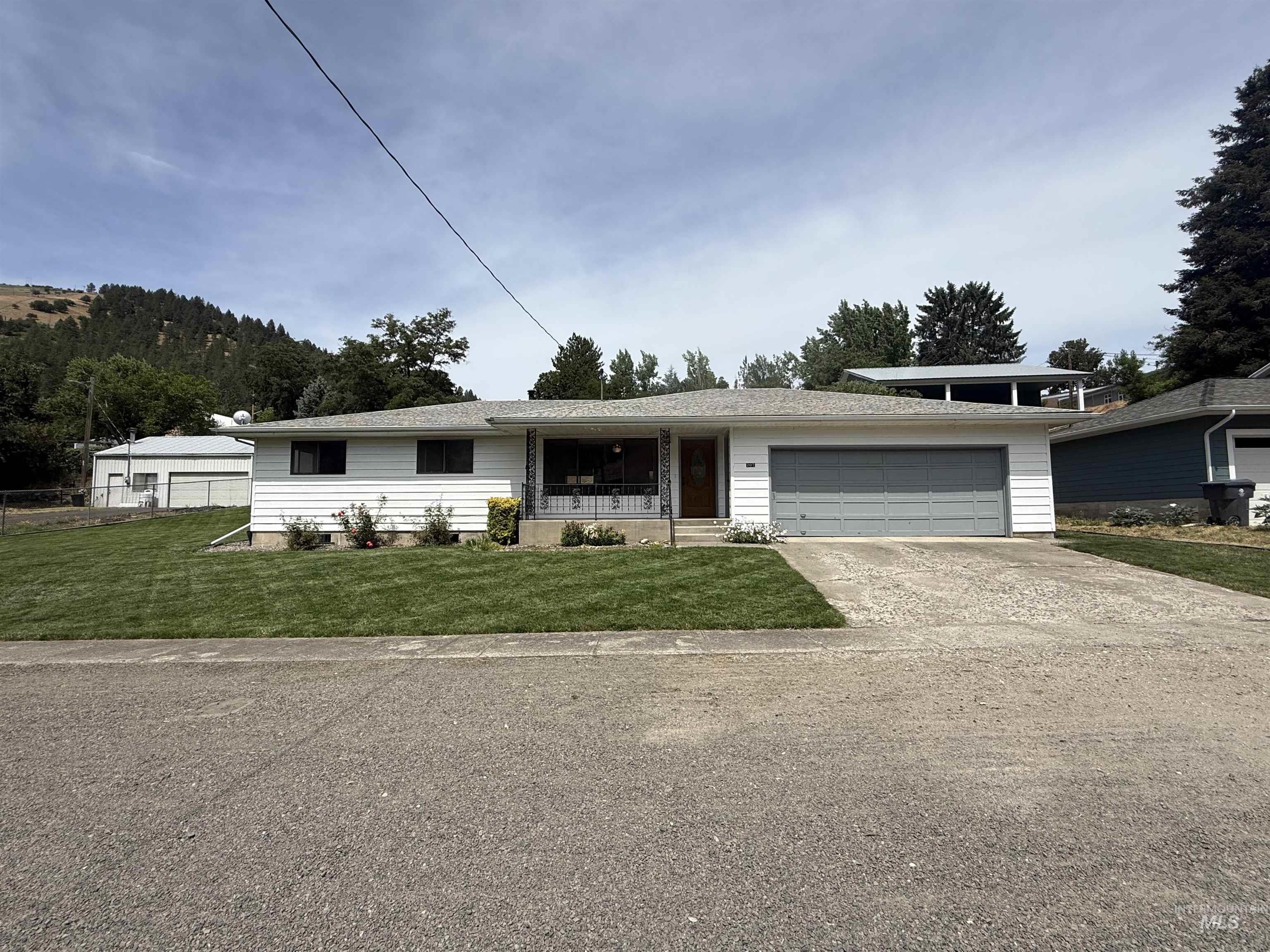 207 State Street Property Photo 1