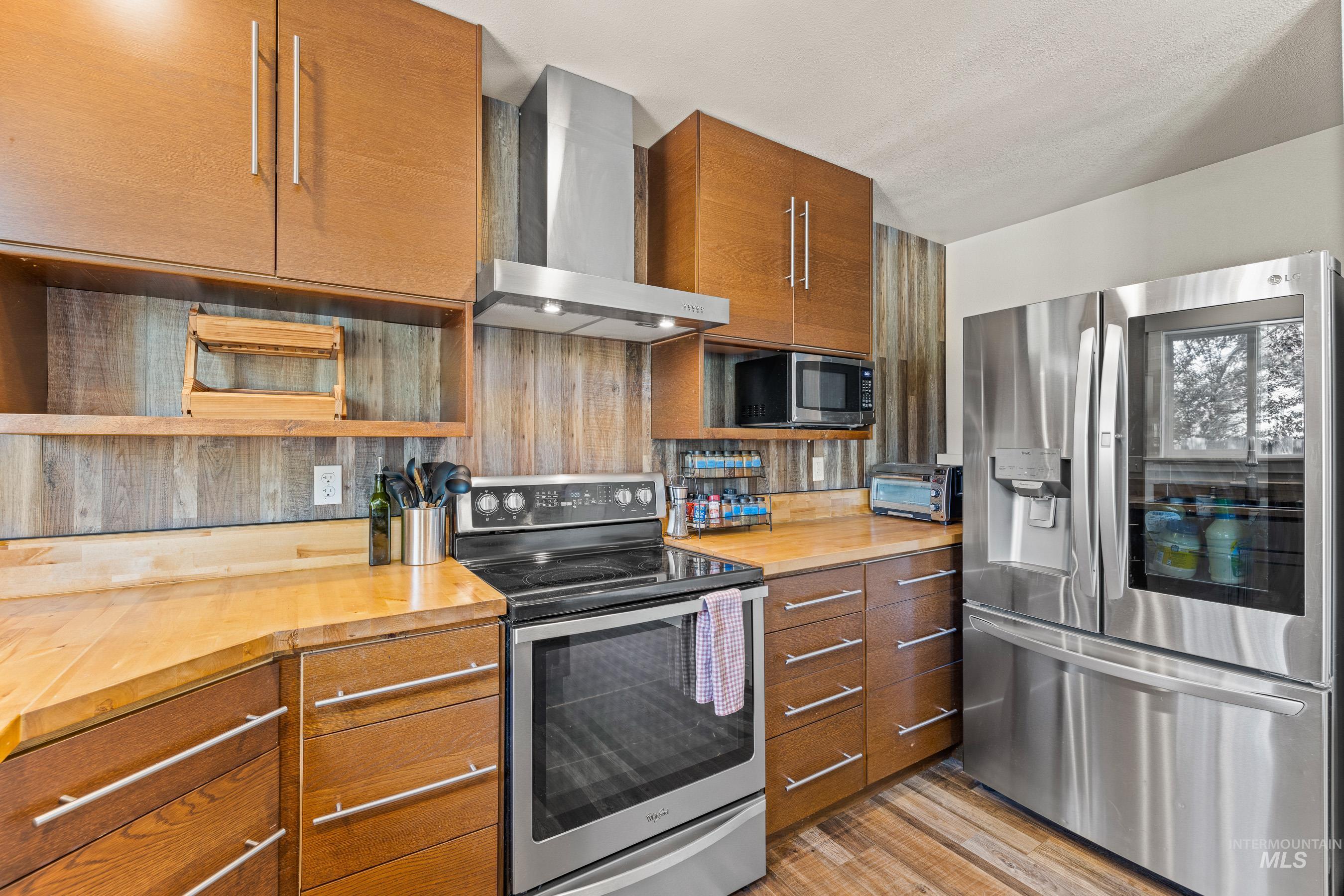 413 Margaret Way Property Photo 10