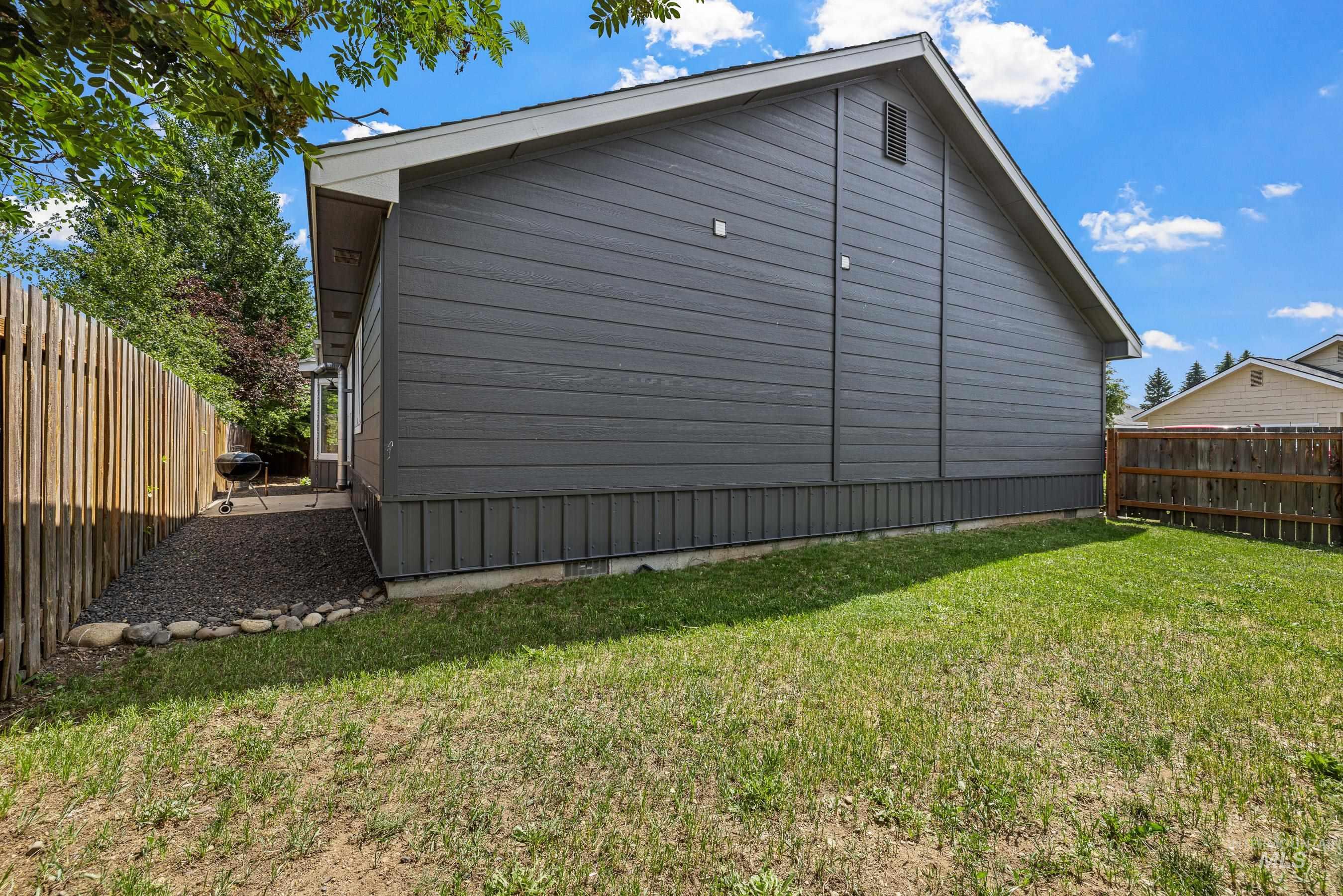 413 Margaret Way Property Photo 32