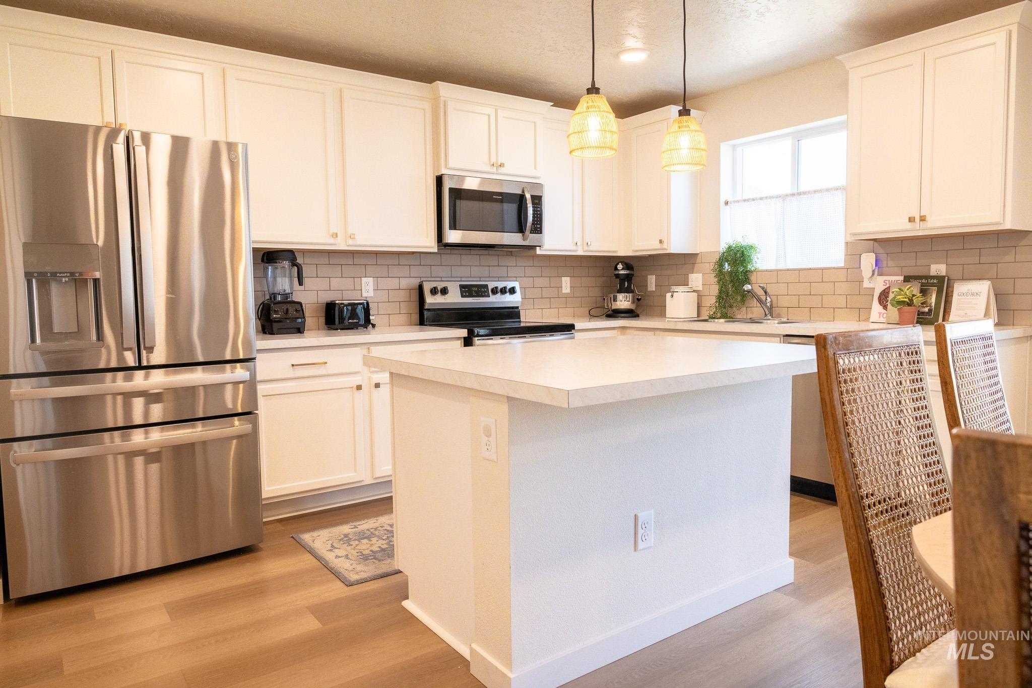 17688 Barefoot Ridge Way Property Photo 1