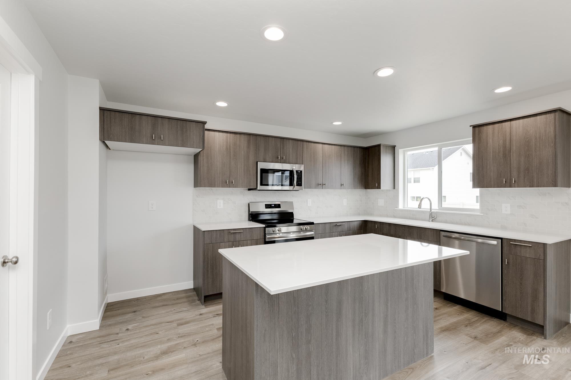 2361 N Lithodora Ave Property Photo 4