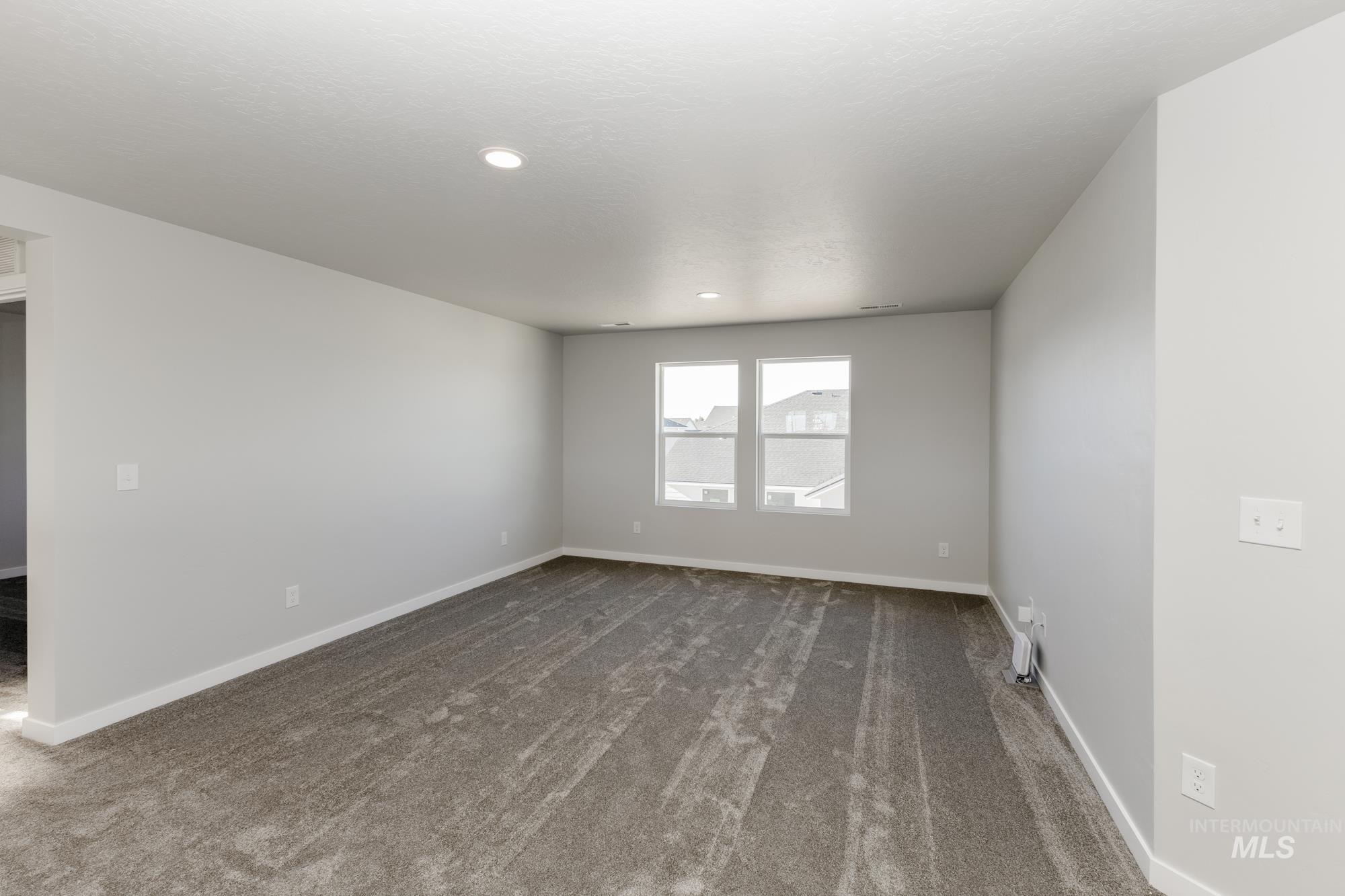 683 W Snowy Owl St Property Photo 16