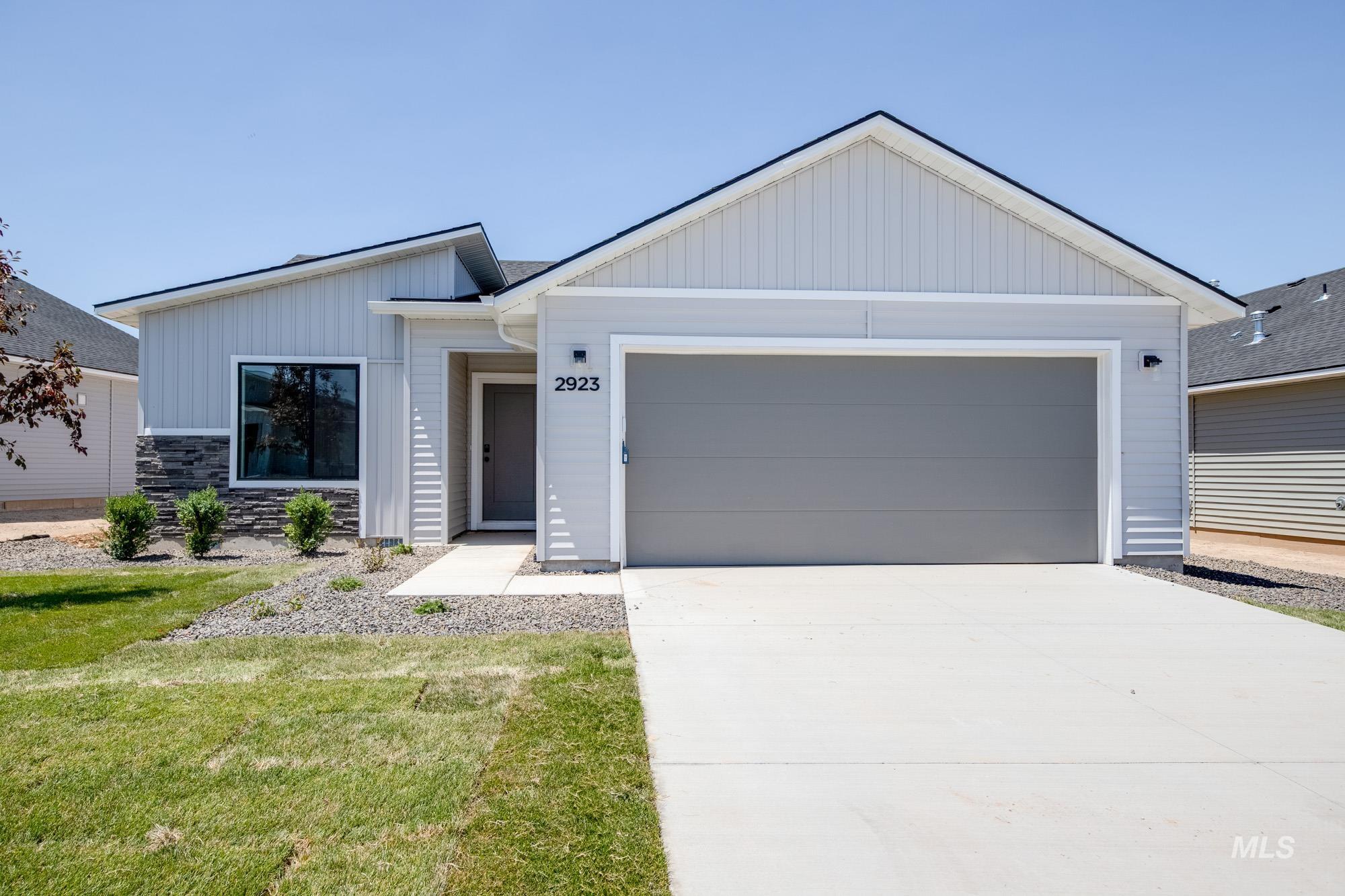 2923 N Arroyo Vista Way Property Photo 1