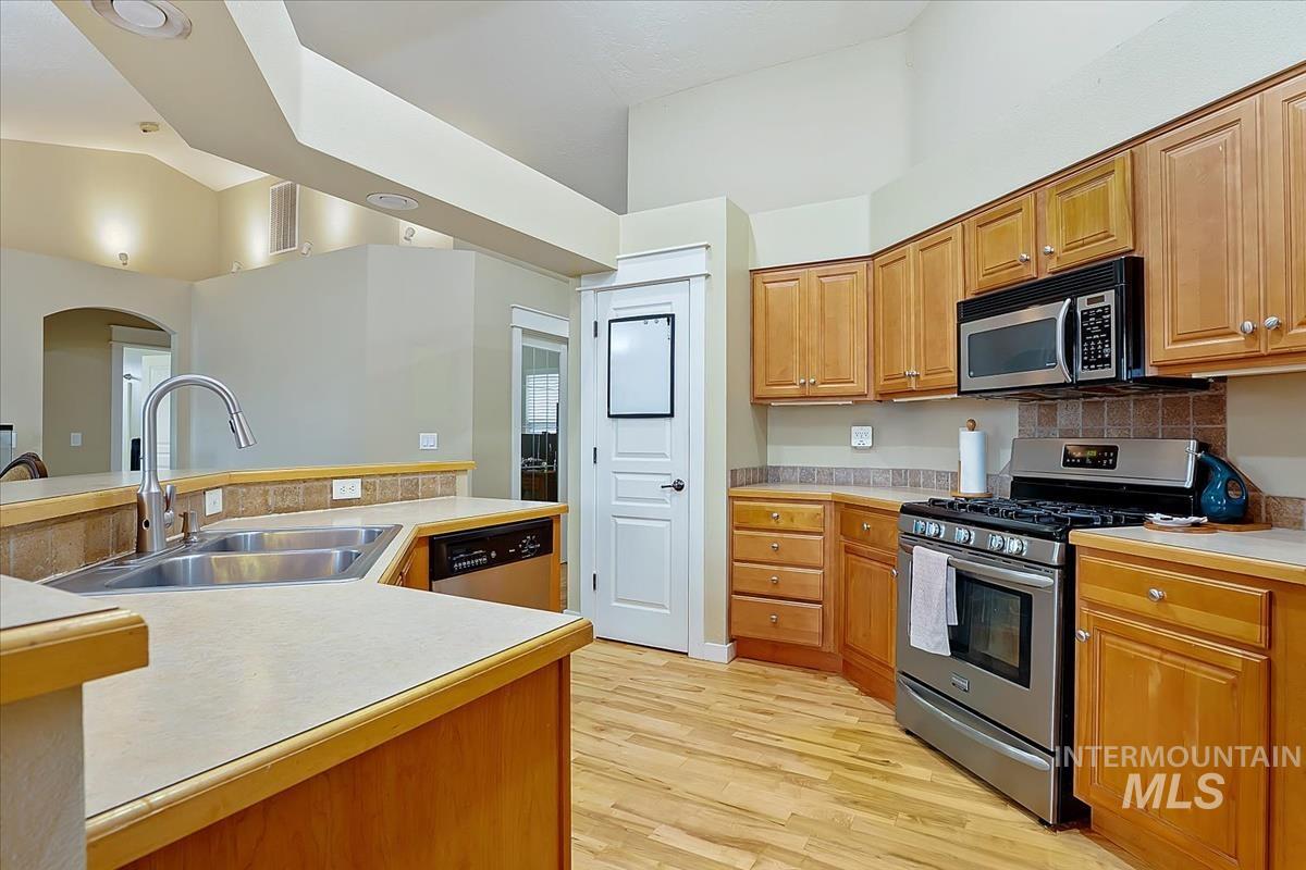 9538 Silverbirch Property Photo 6