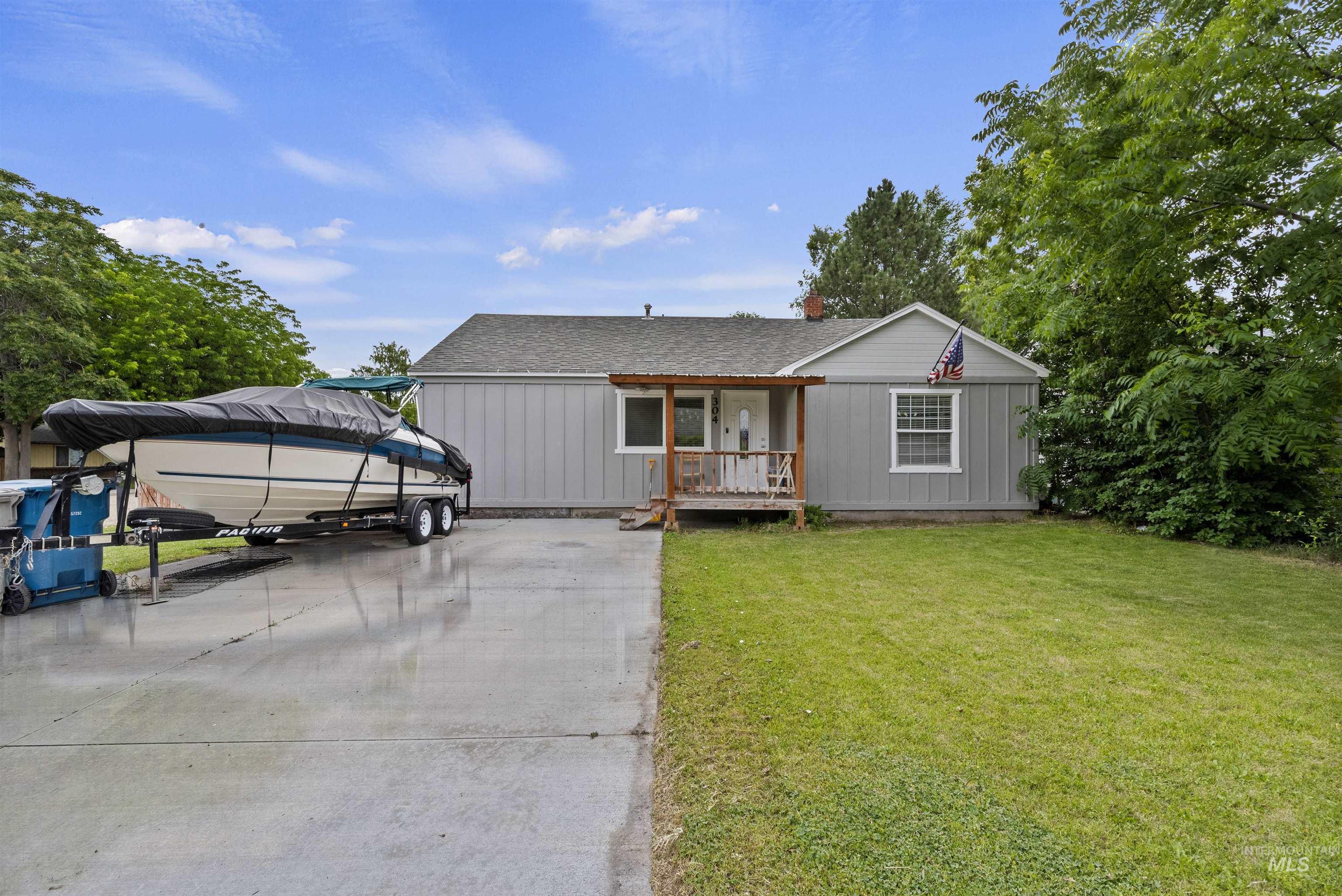 304 Maple St. Property Photo 1