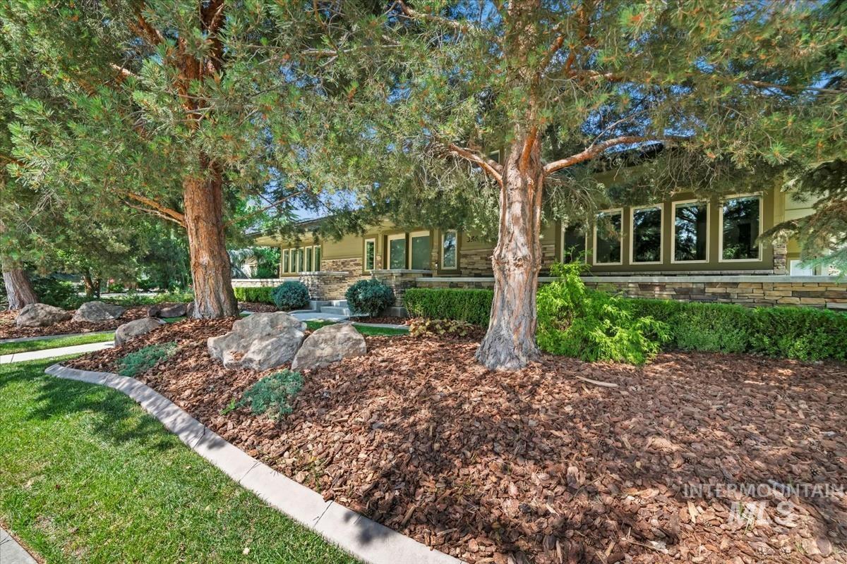 356 E Lake Briar Lane Property Photo 1