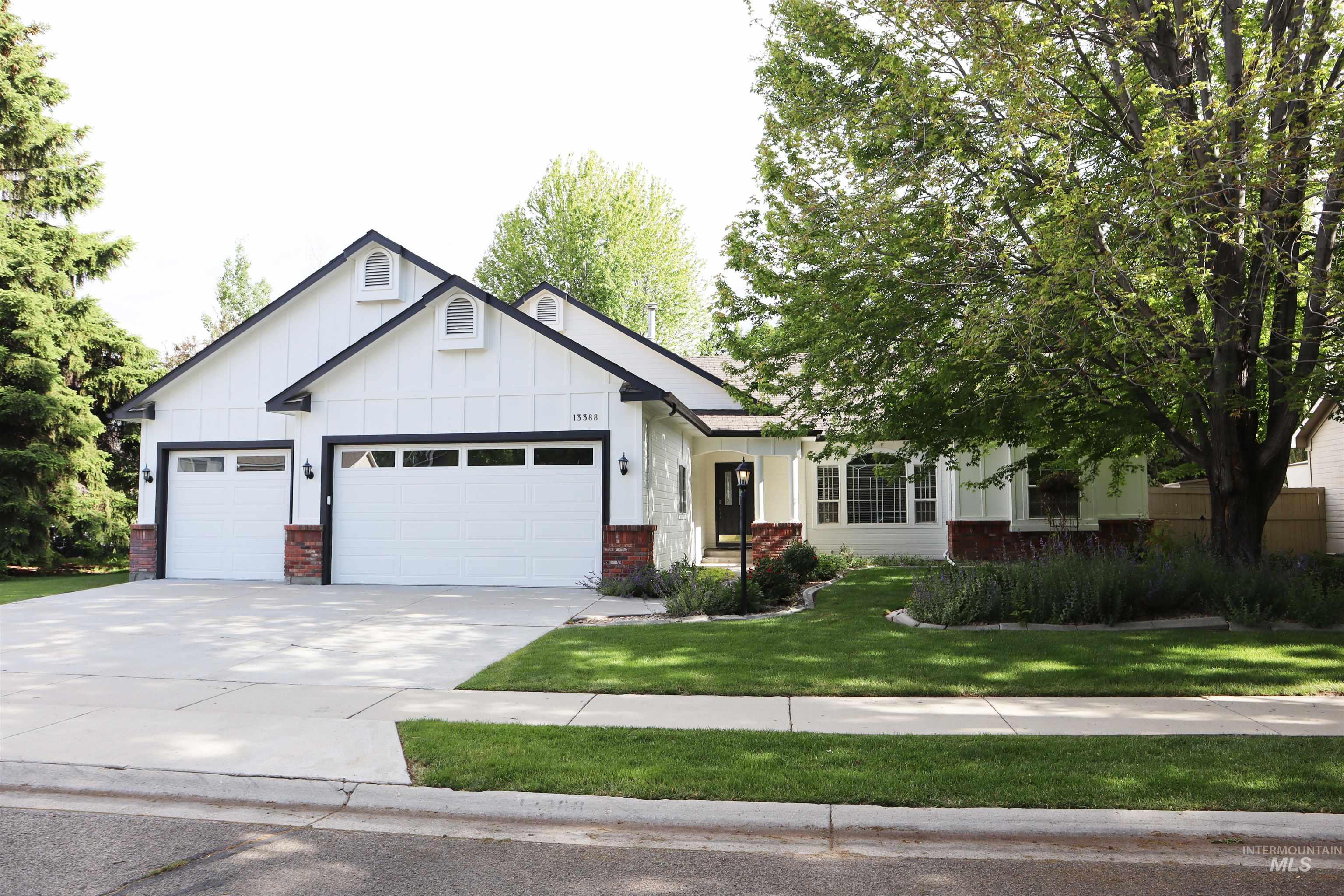 13388 W Elmspring Dr. Property Photo 1
