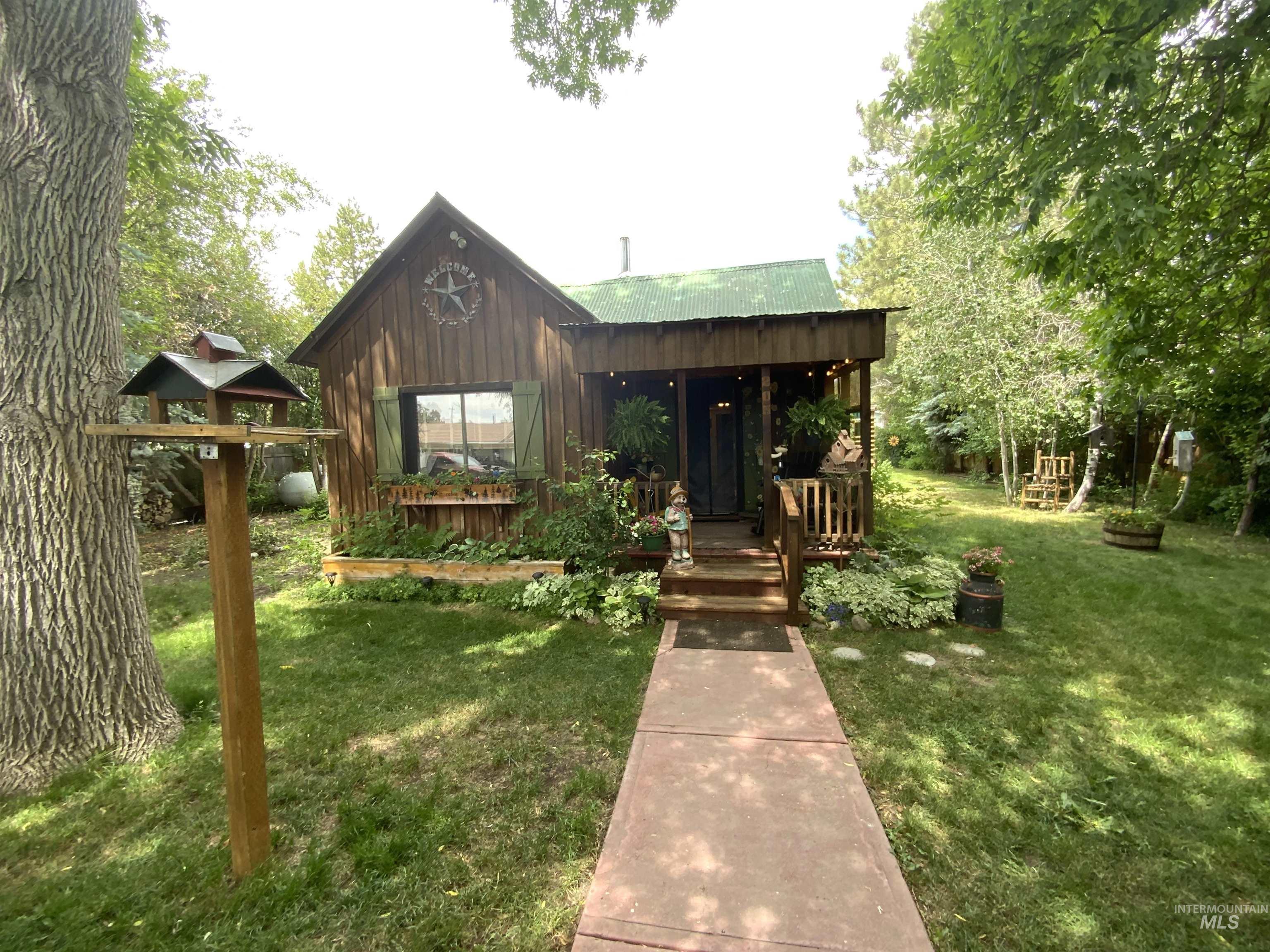 205 W Alturas Ave. Property Photo 1