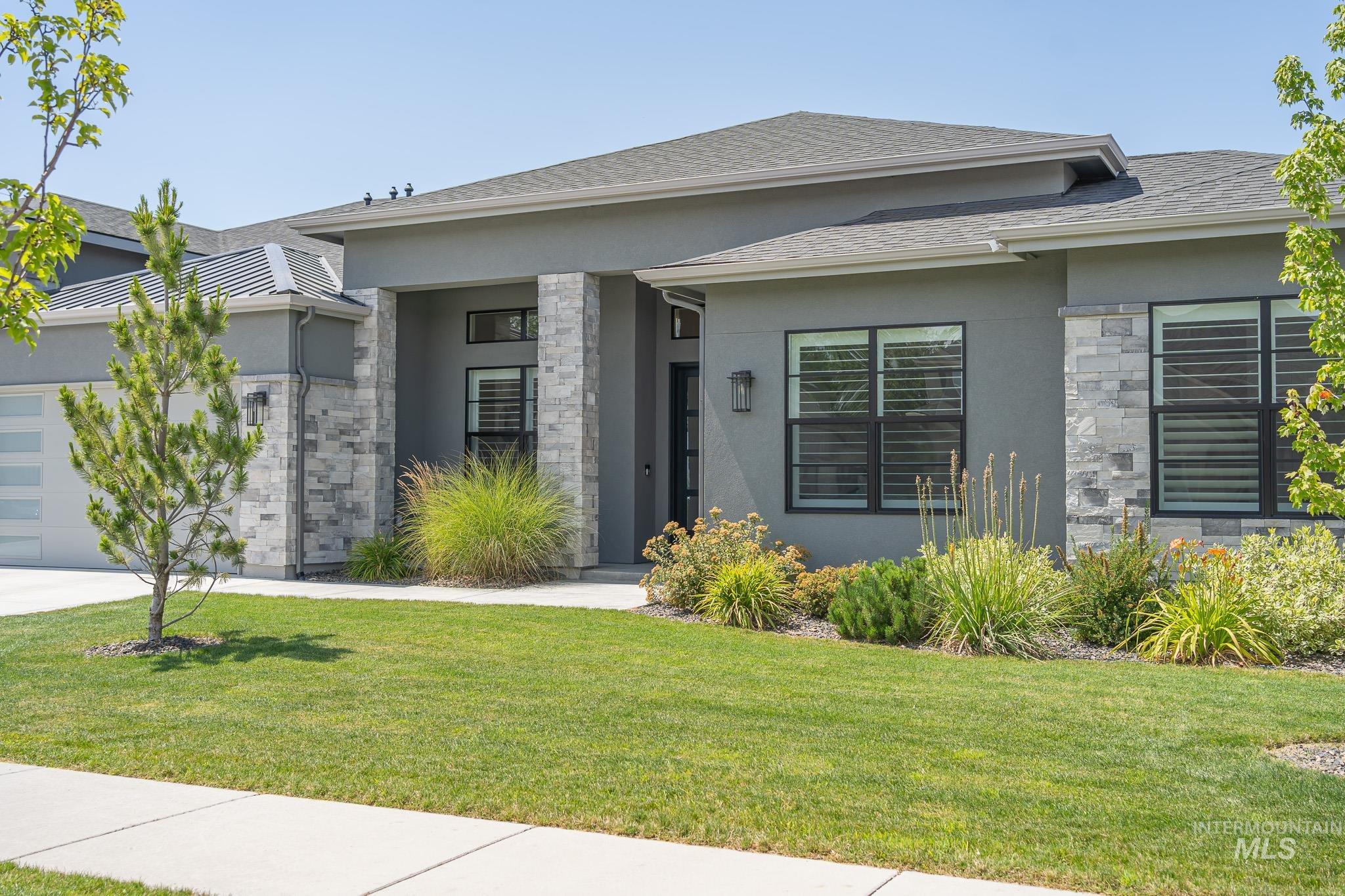 207 S Eagles Roost Way Property Photo 3