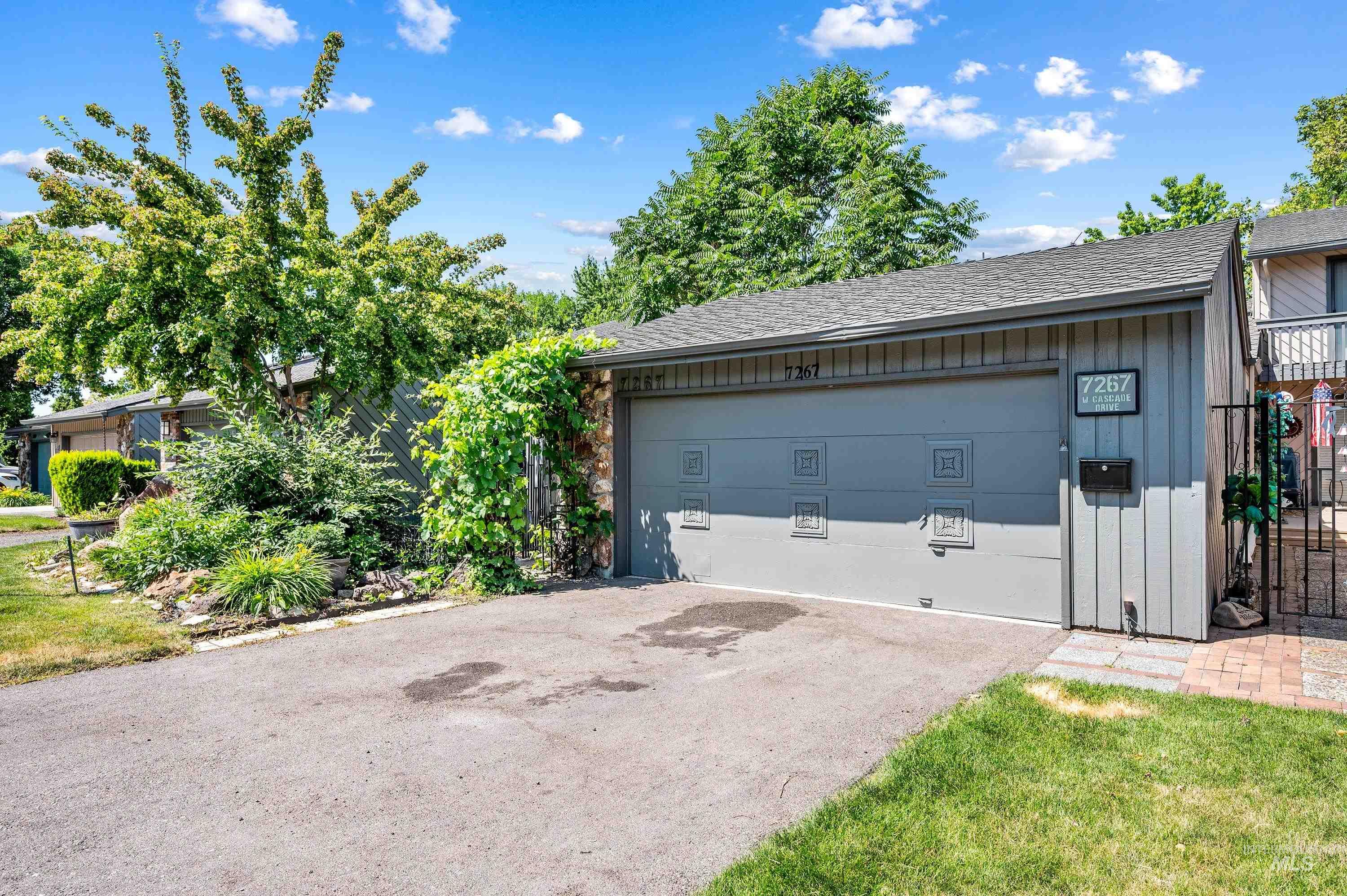 7267 W Cascade Dr. Property Photo 1