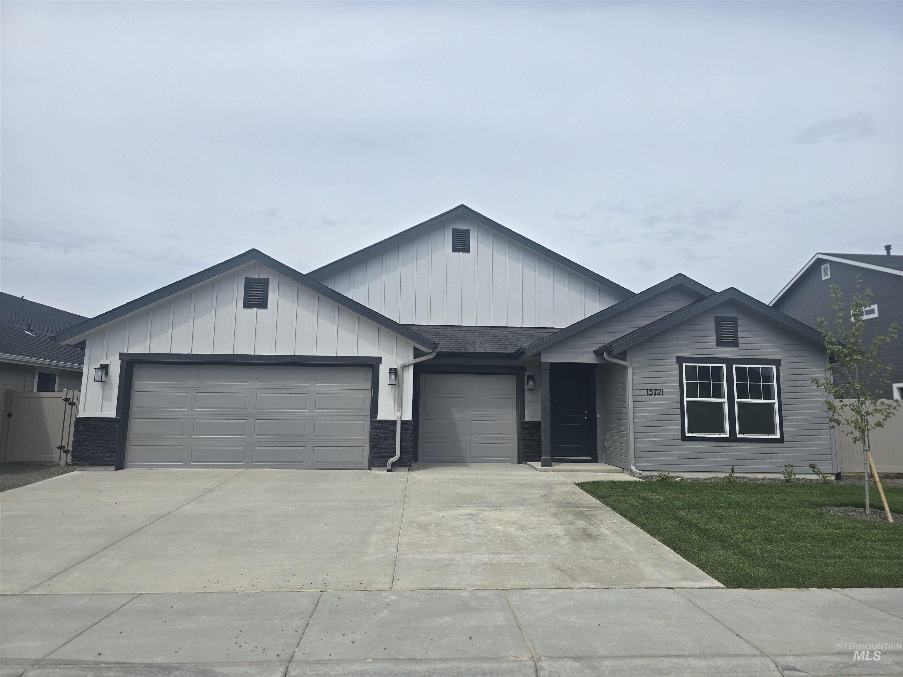 15721 N Labrador Ave Property Photo 1
