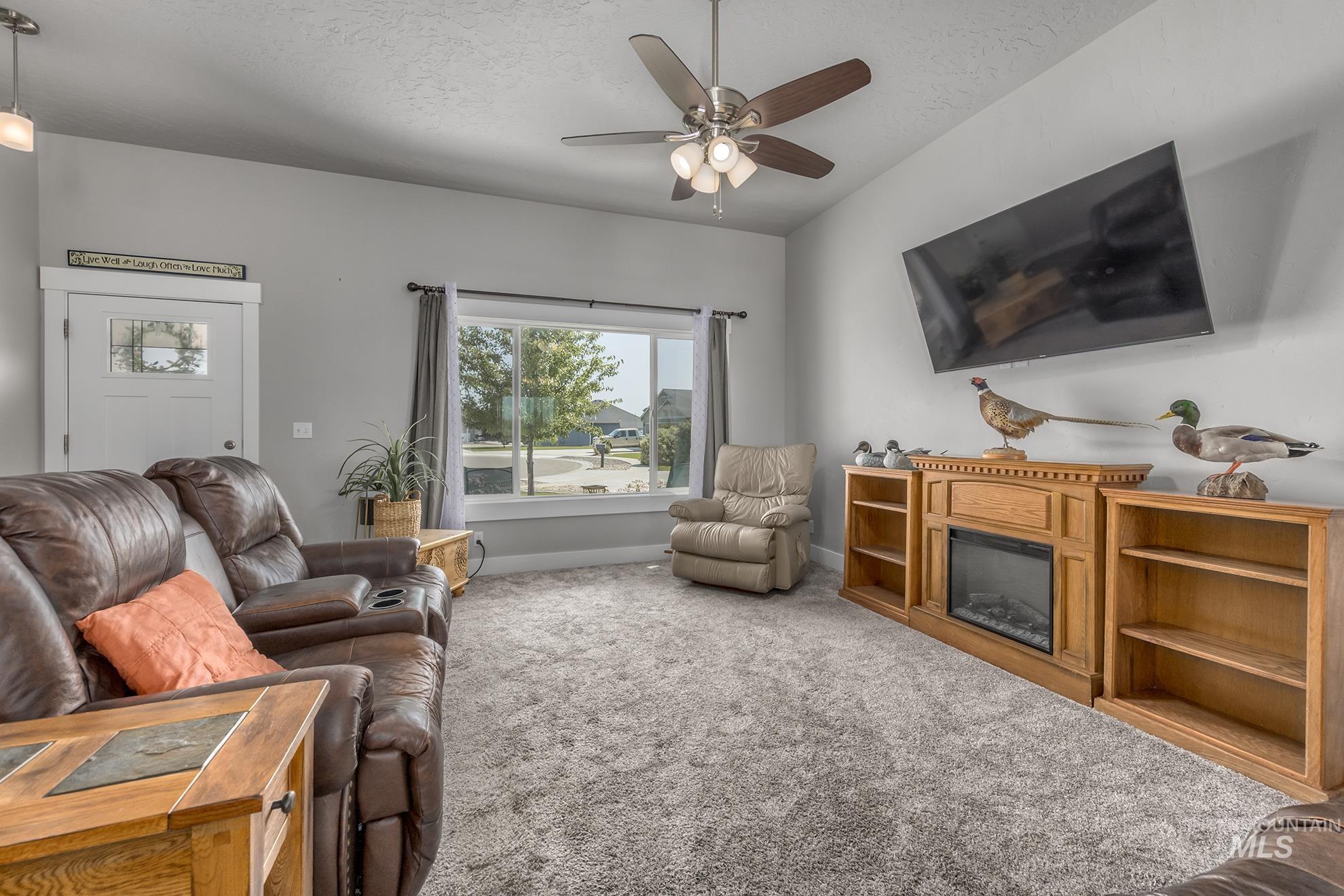 2140 Lisa Court Property Photo 6