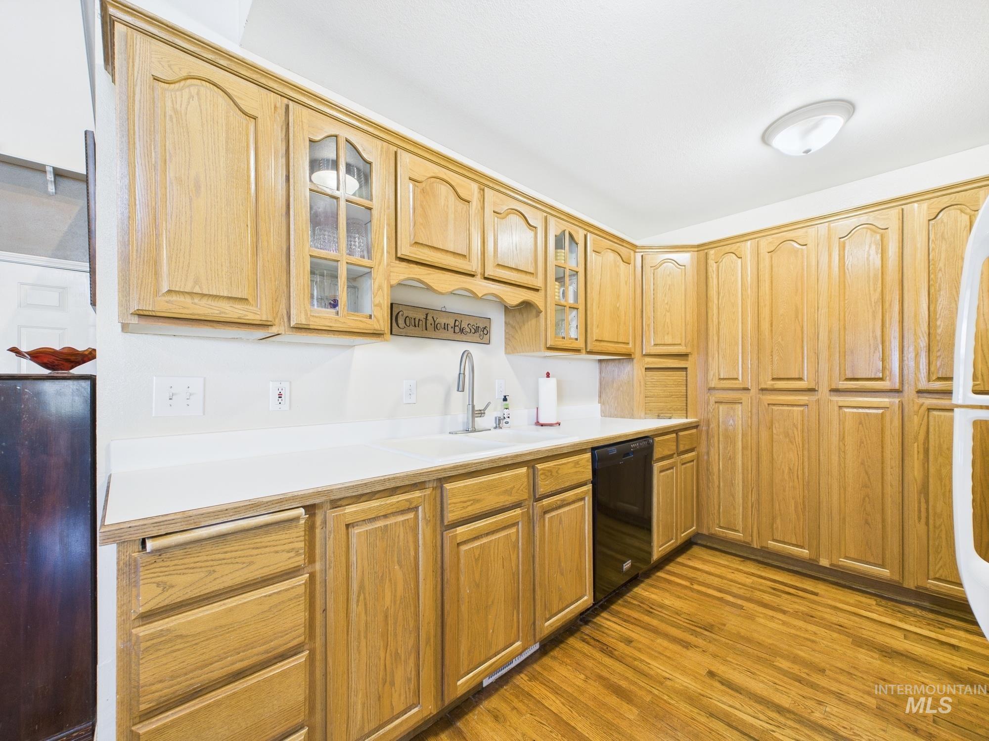 1725 W Central Road Property Photo 6