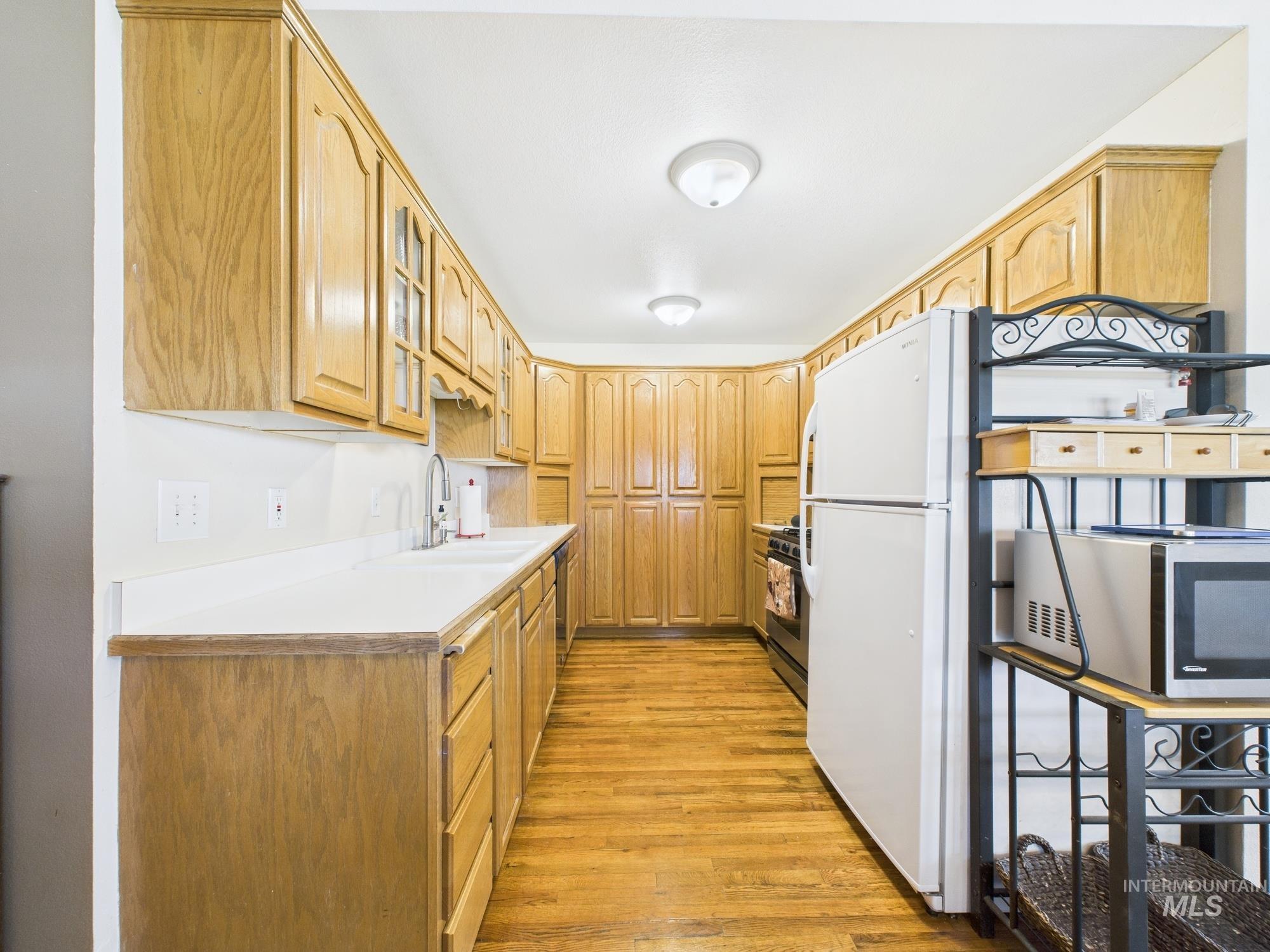 1725 W Central Road Property Photo 7