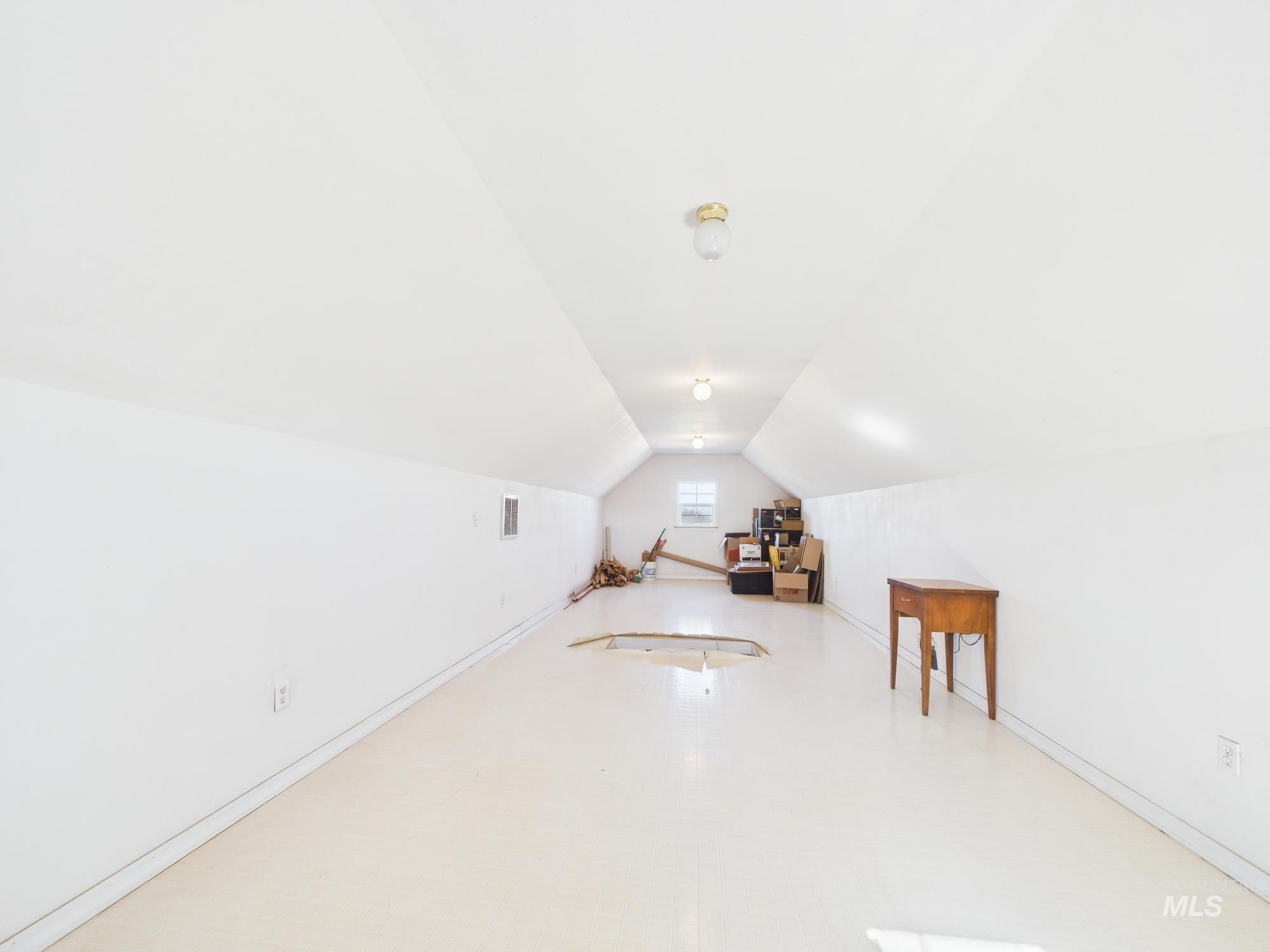 1725 W Central Road Property Photo 16