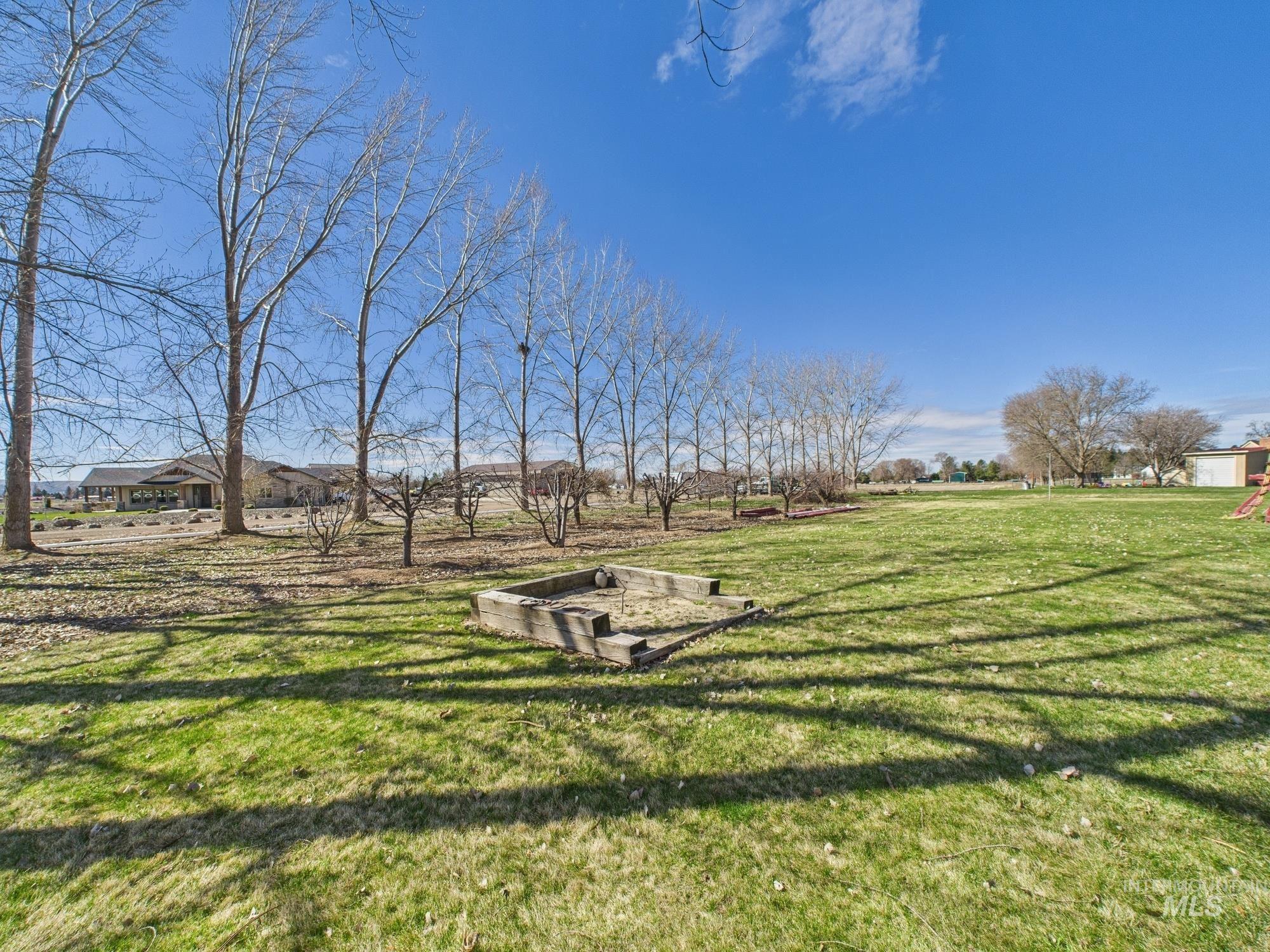 1725 W Central Road Property Photo 35