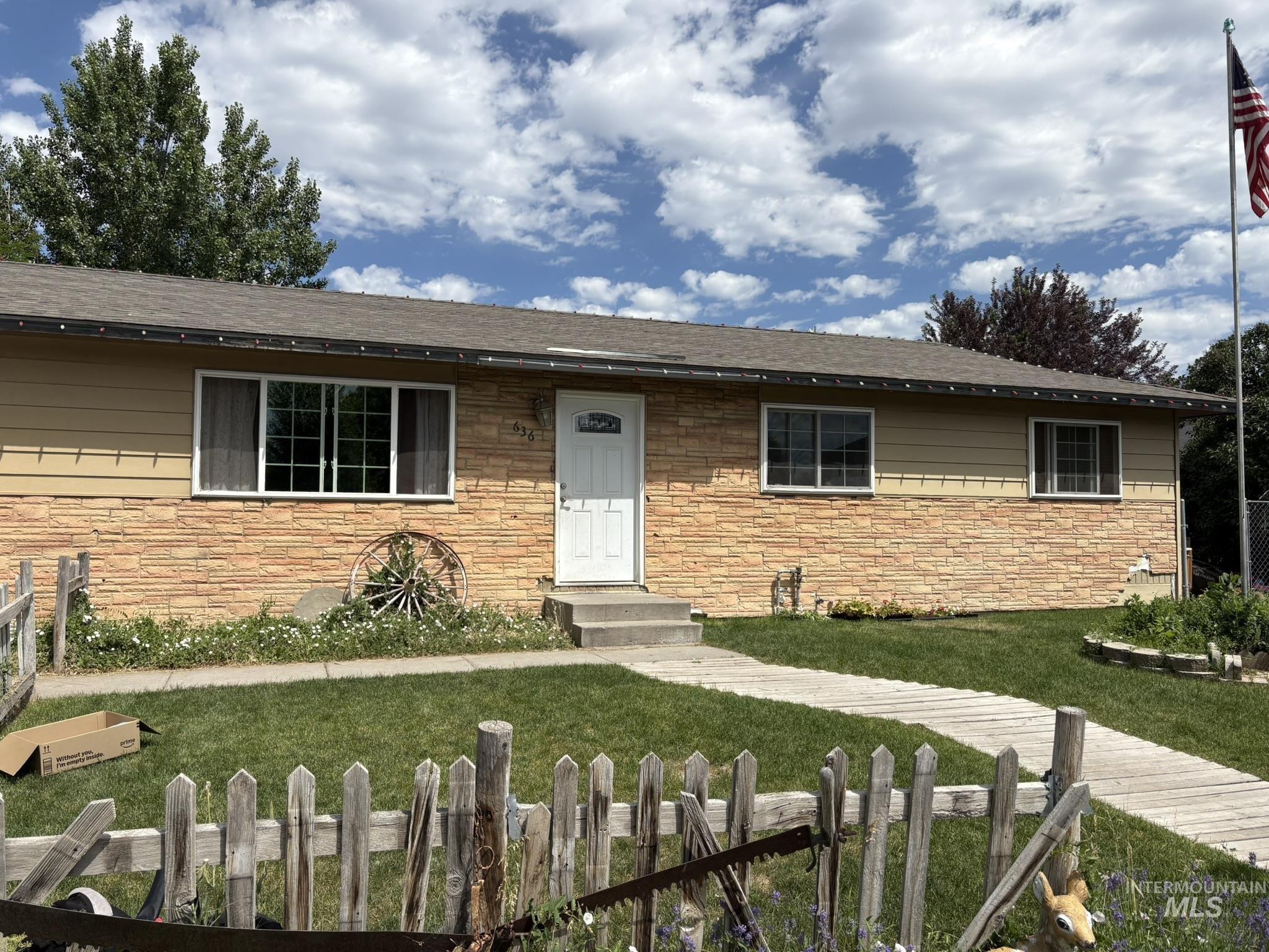636 Spruce Circle Property Photo 1