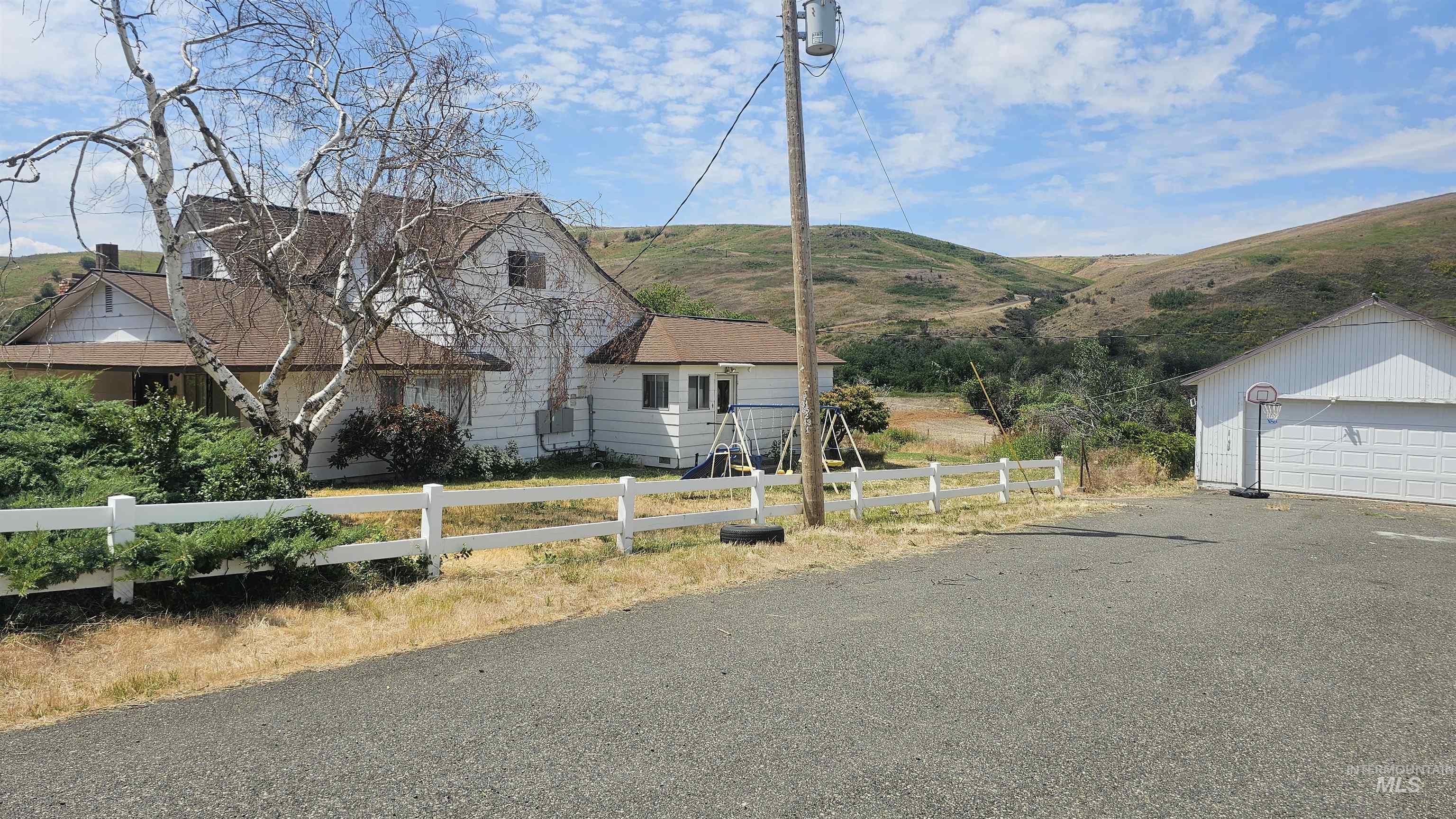1012 Hwy 12 Property Photo 1